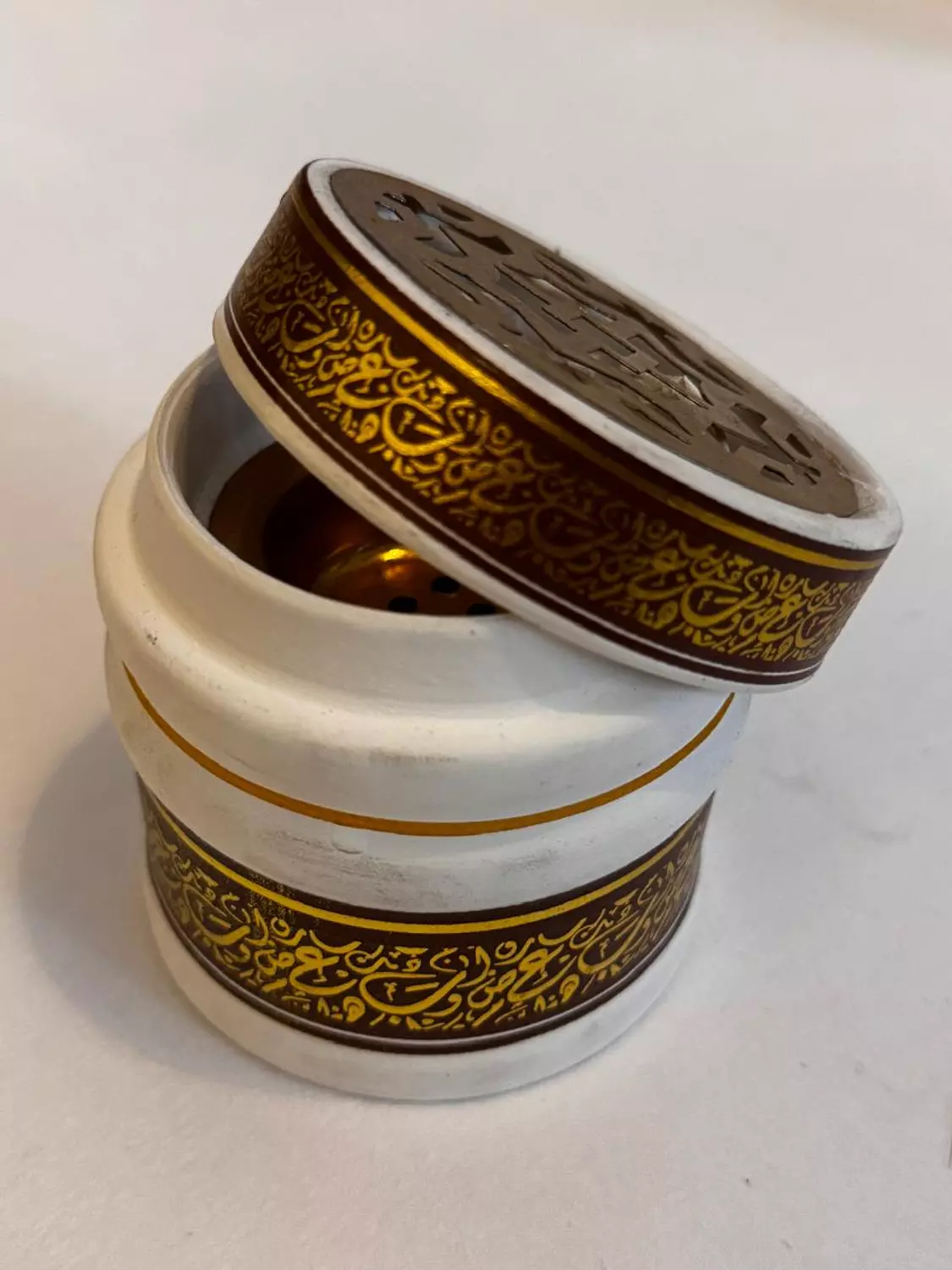 Decorative golden censers 1