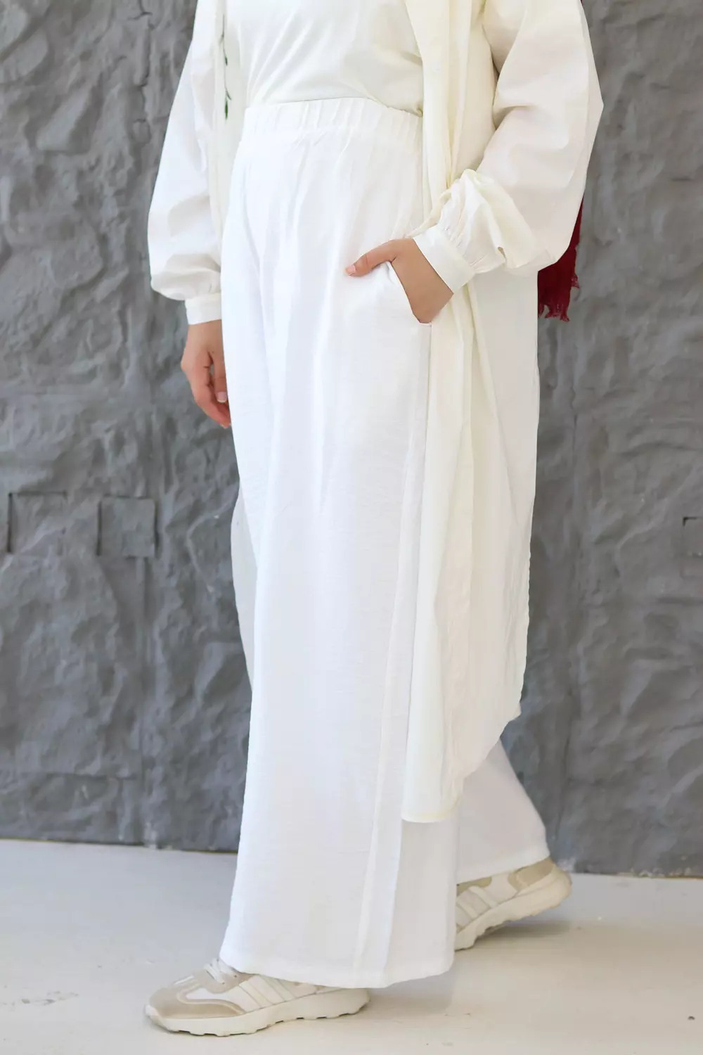 Wide-Leg White Pants 2