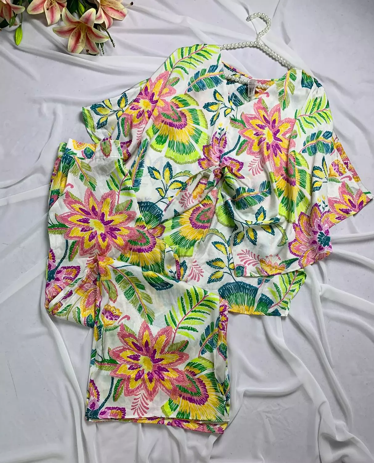 Silky satin pijama set from Max multicolored hover image