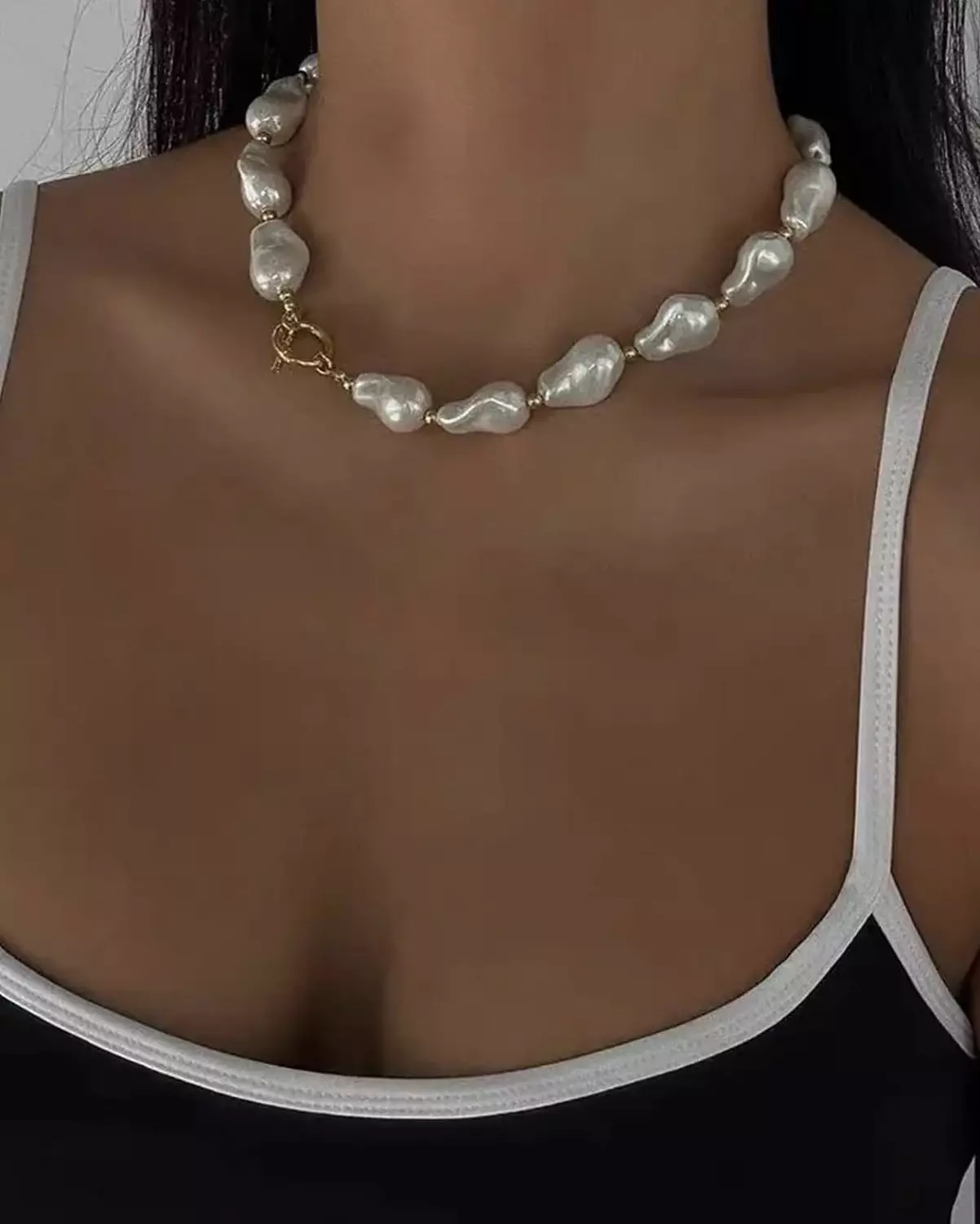 Plain pearl chocker image