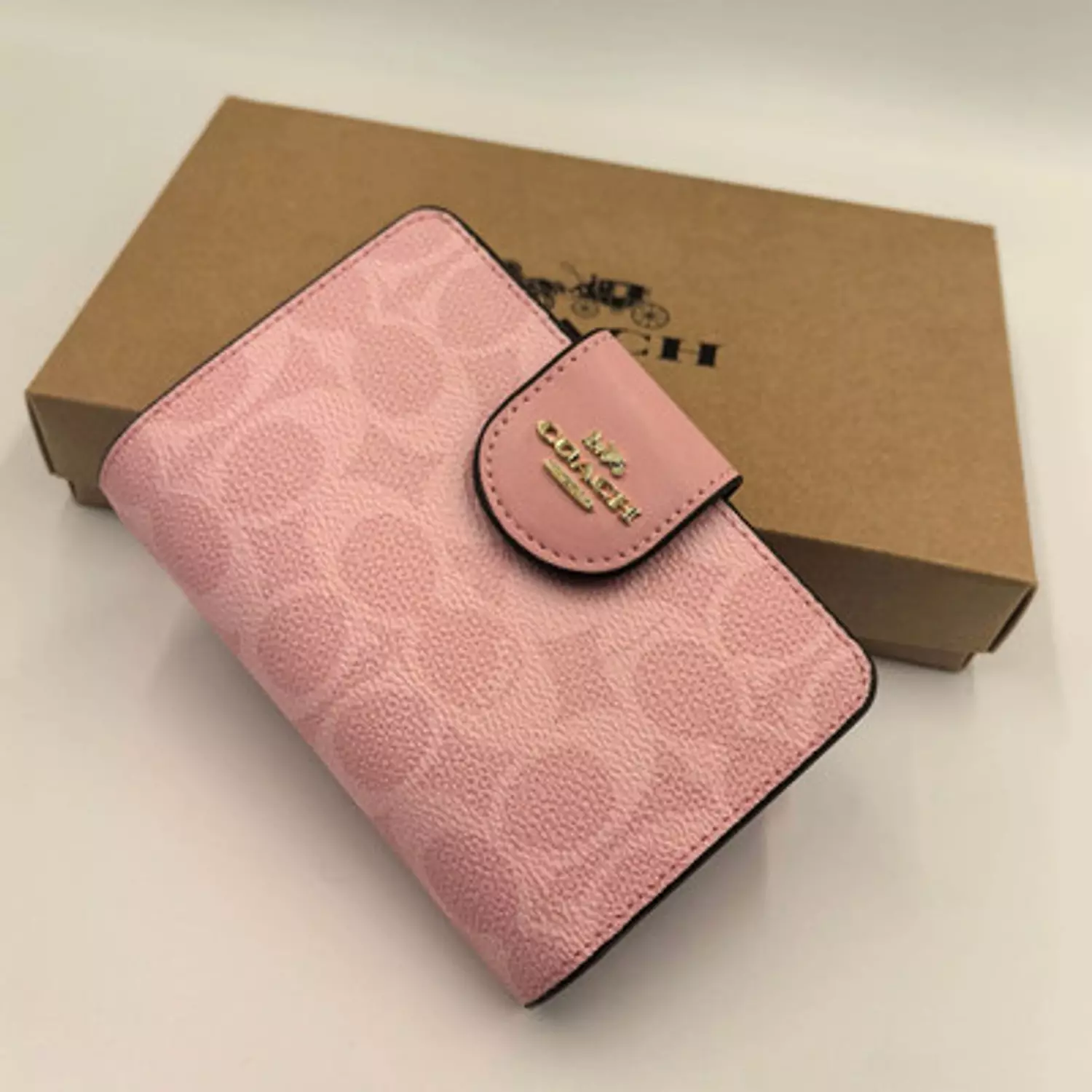 Medium Corner Zip Wallet In Signature powder pink 1