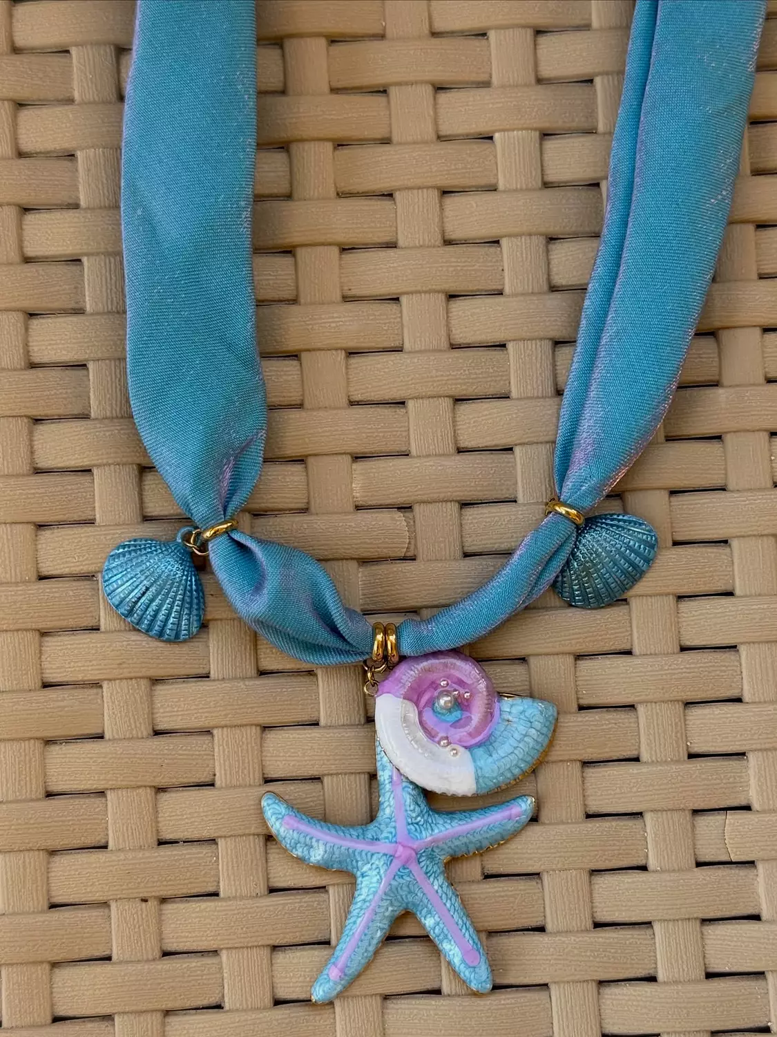 LiLac Wavy Necklace image
