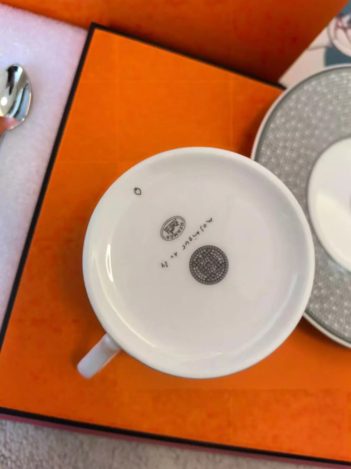 luxurious Hermès Chaine d'Ancre porcelain tea set in platinum silver, featuring iconic anchor chain motifs 6