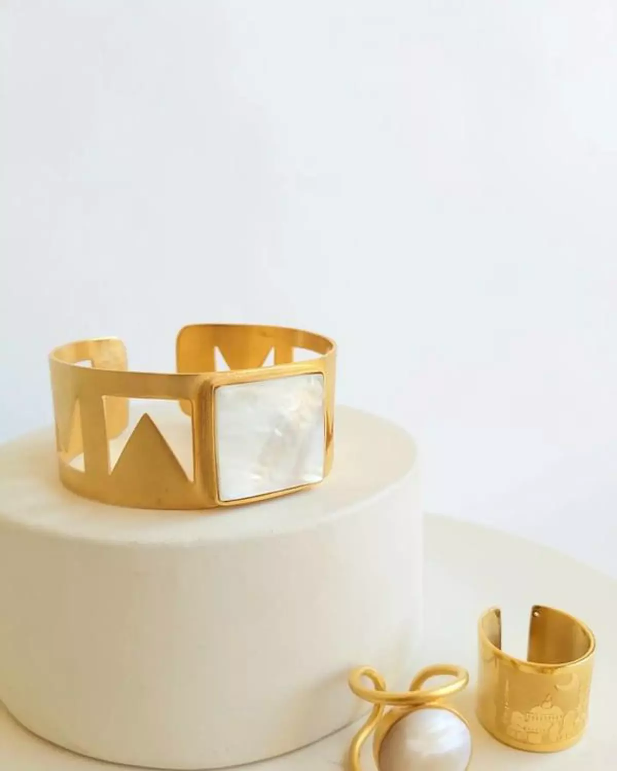 <h1 style="text-align: start">Cuffs »</h1>