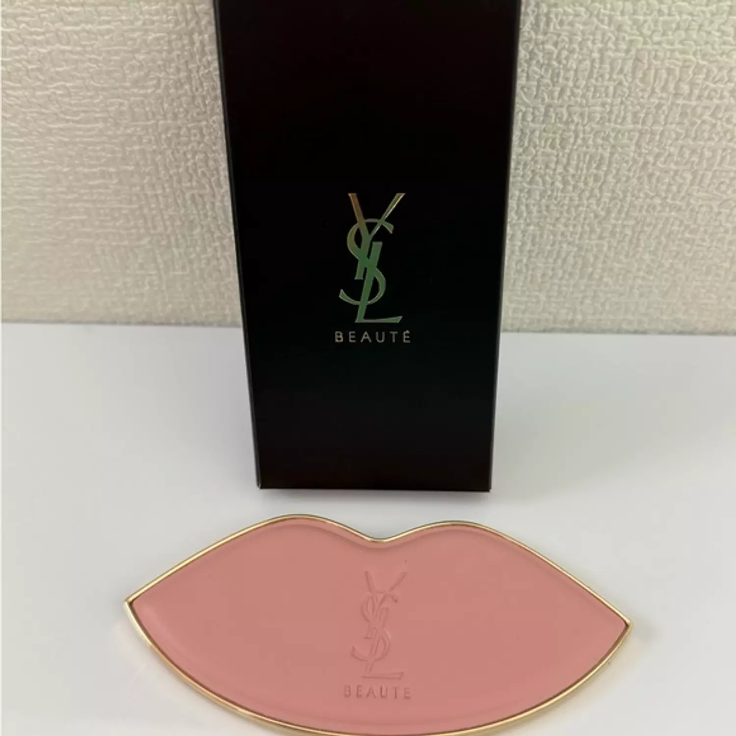 ysl beaute pink lip pocket mirror 2
