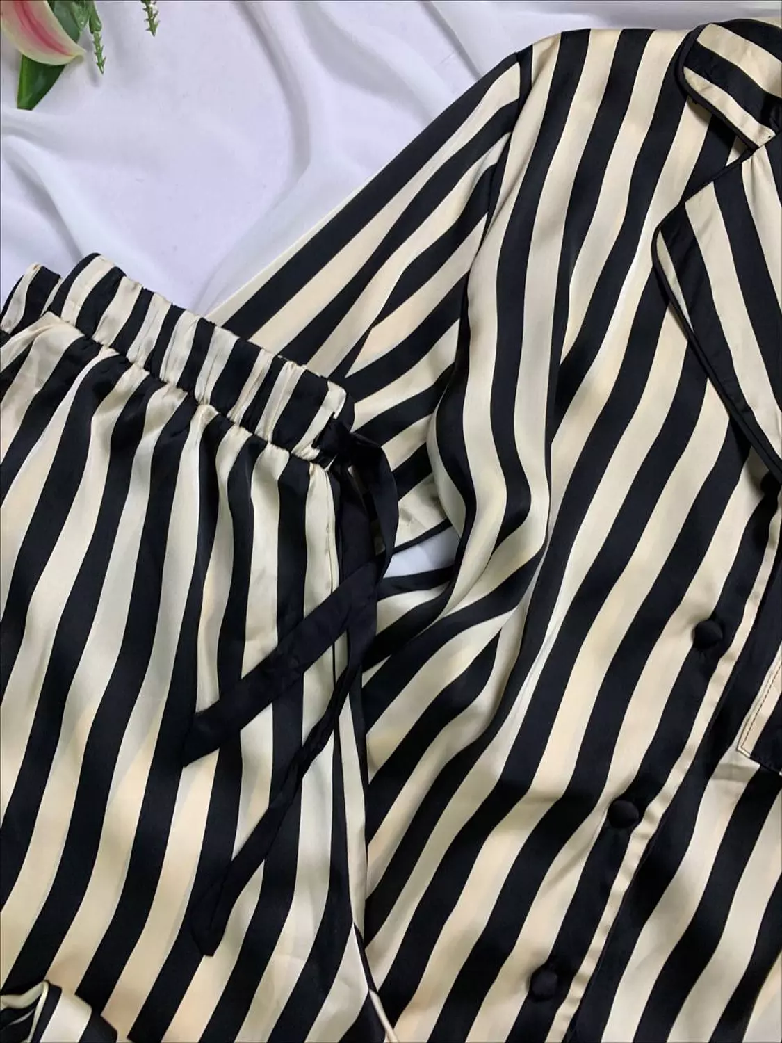 Elegant silky satin pijama set from Primark hover image