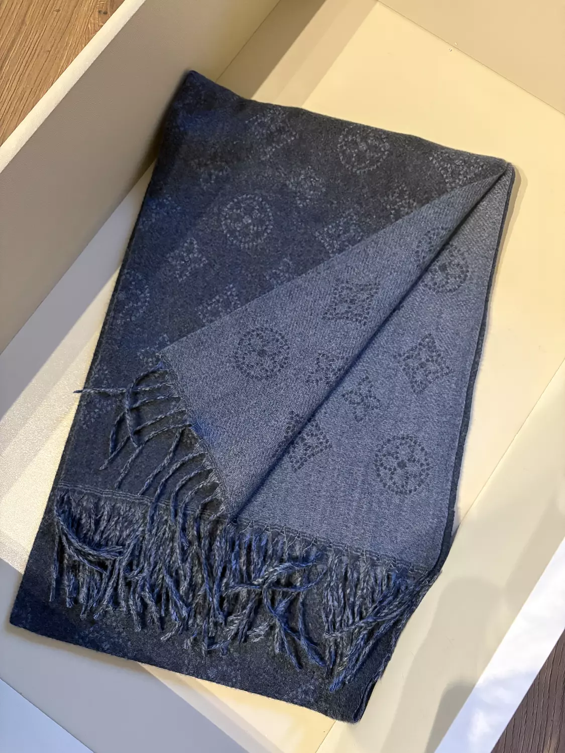 LV WOOL SHAWL 9
