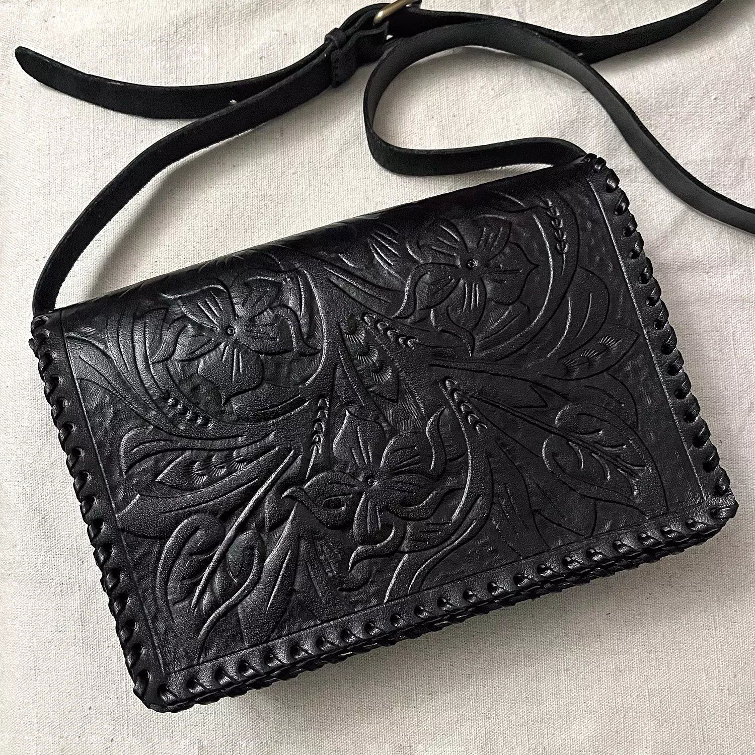 Tooled floral rectangular flap leather bag 20