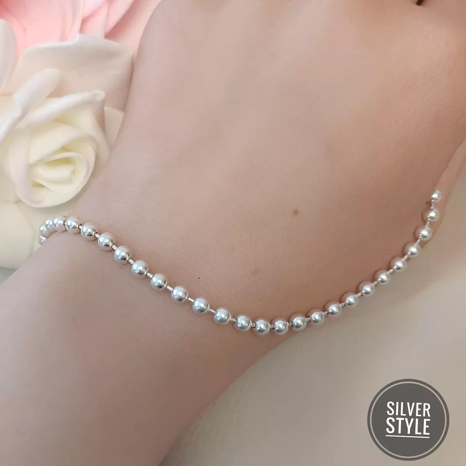 Pleasing style bracelet image