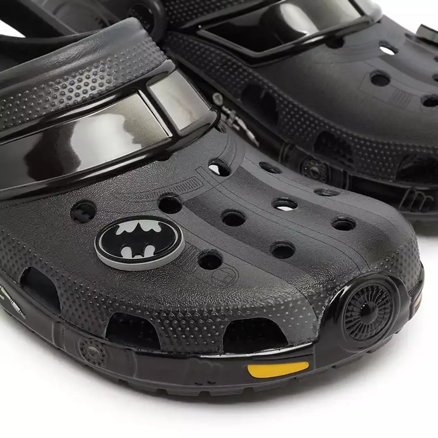  Crocs Batman Clog  2