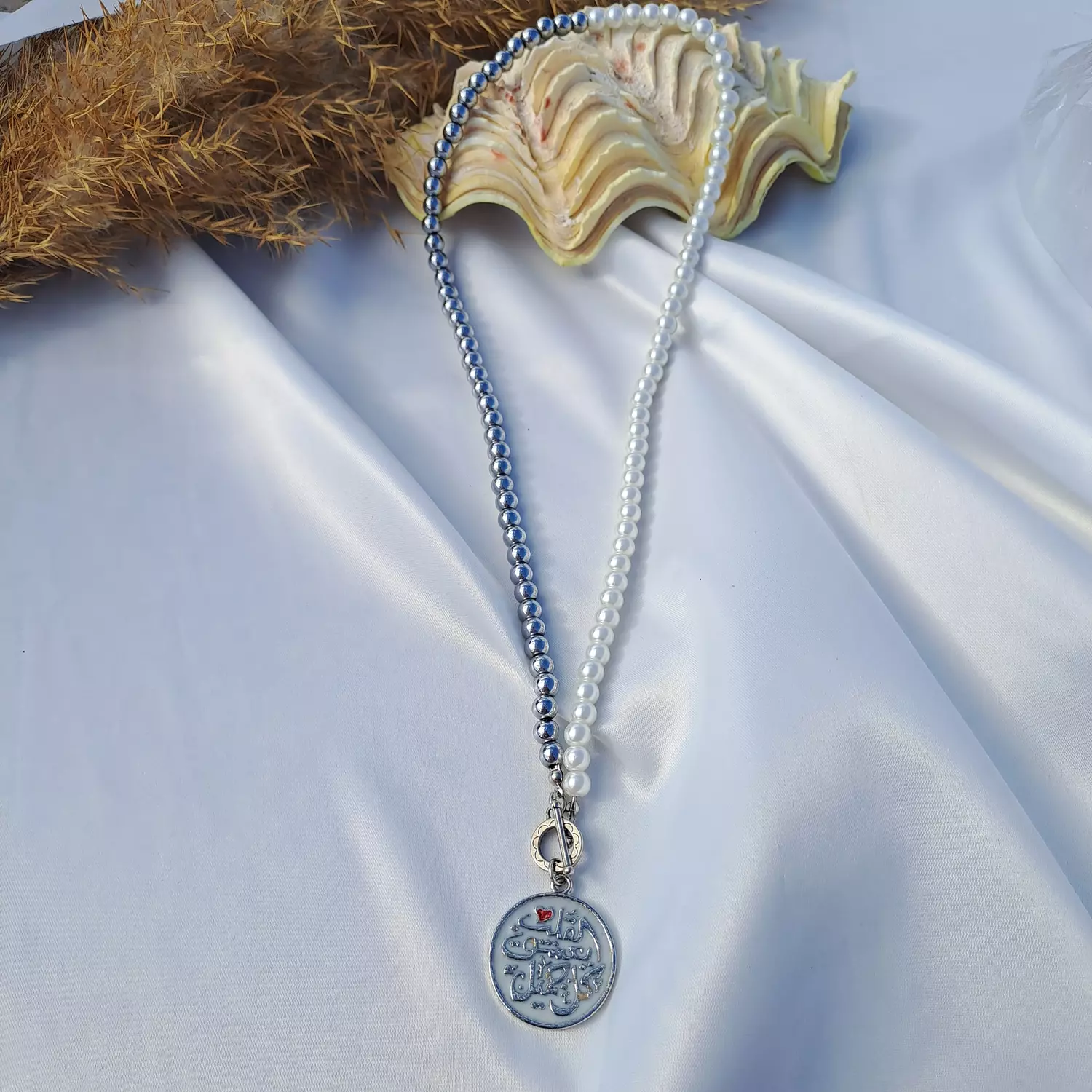 القلب يعشق كل جميل image