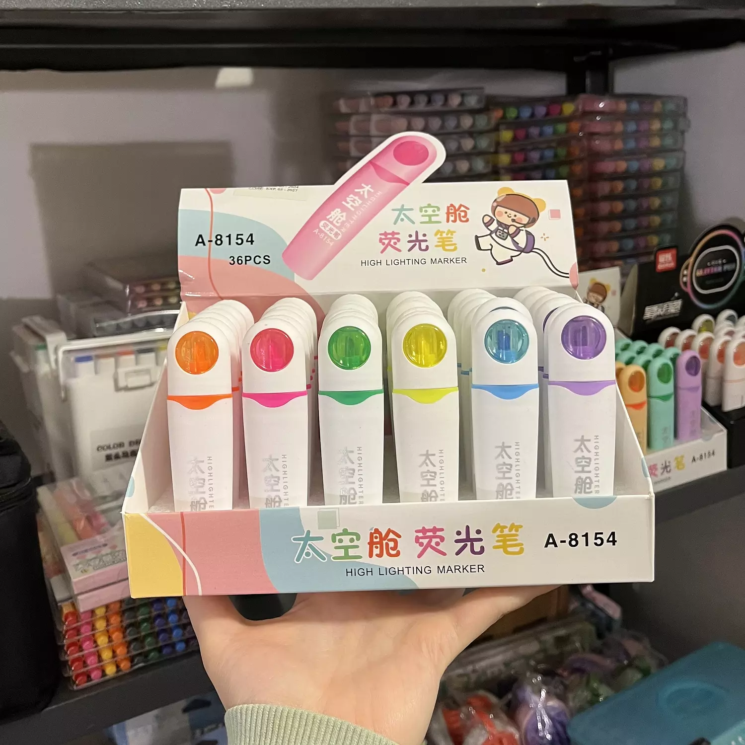 Colourful highlighters 