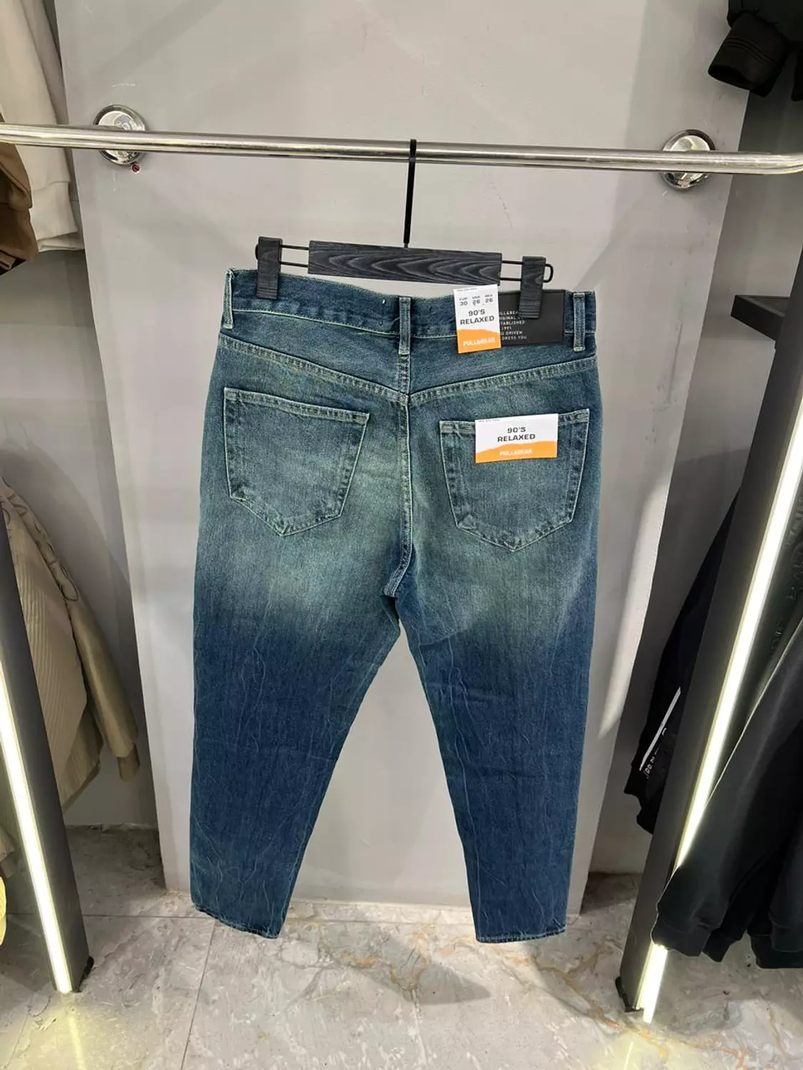 PULL & BEAR RELAXED FIT JEANS 3