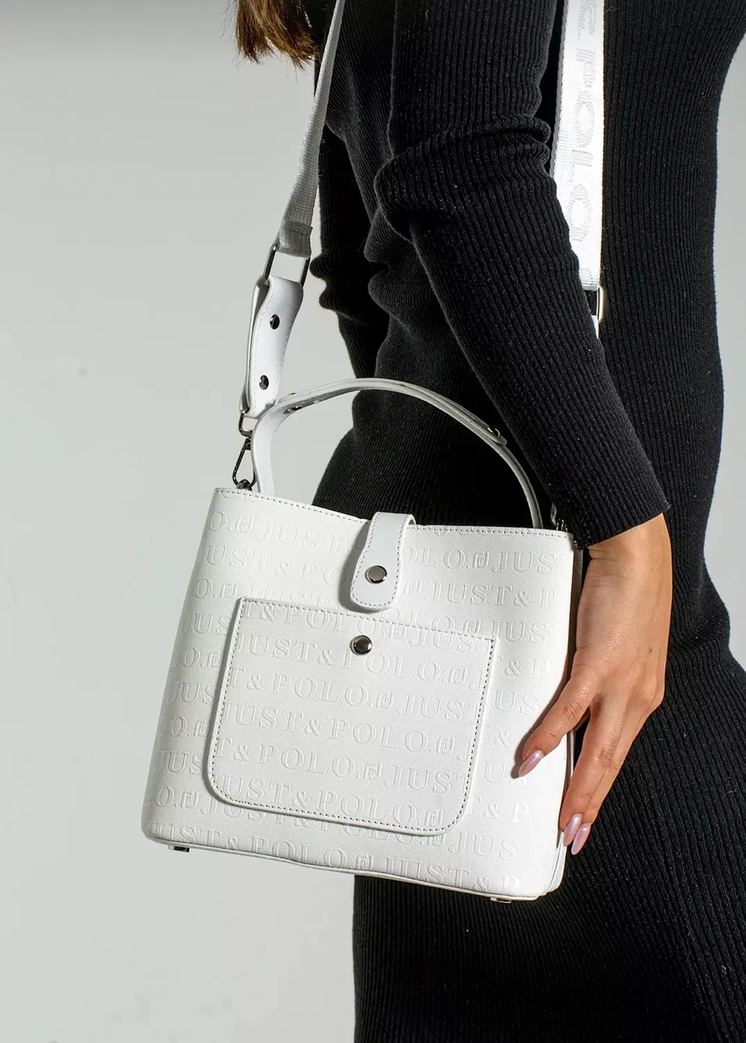 White hand and Shoulder bag that matches any outfits  hover image