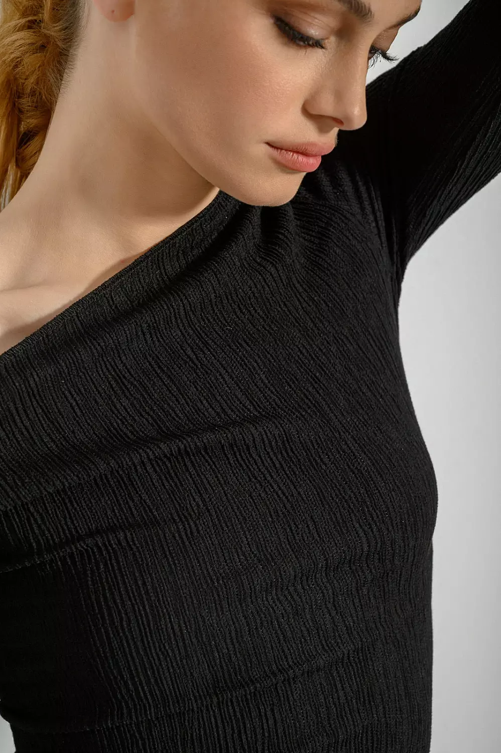 Crinkled Off-Shoulder Stretch Knit Set   1