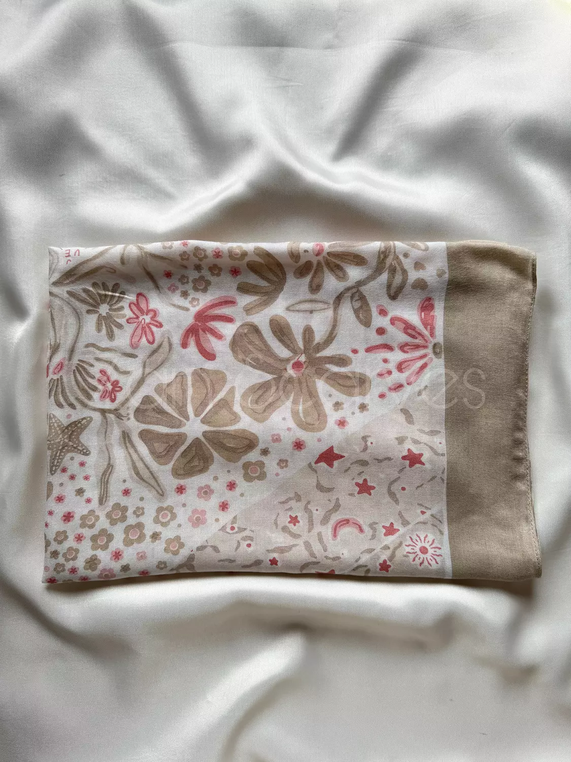 Beige Bloom image