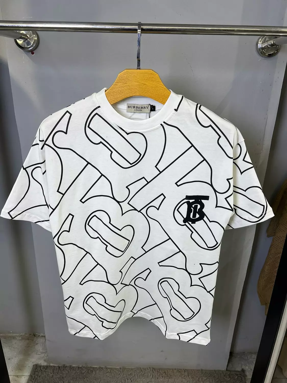 BURBERRY TSHIRT / 1482 4