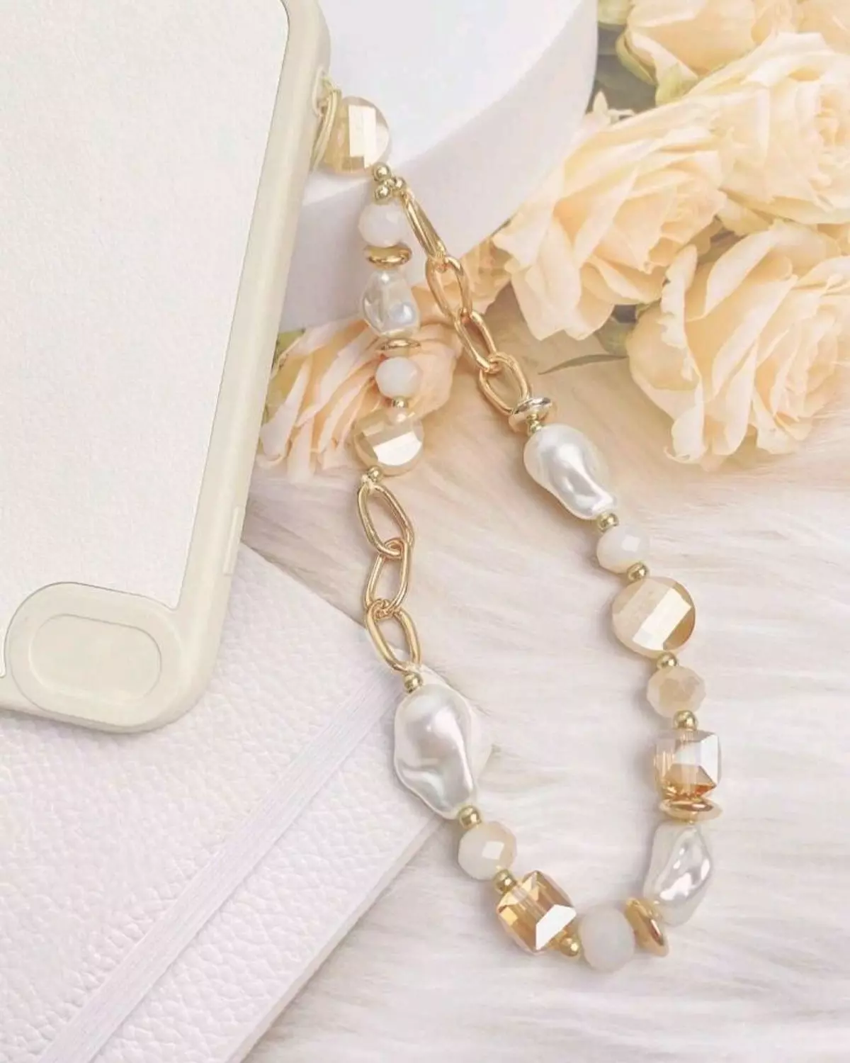 White pearl Mobile Chain 3