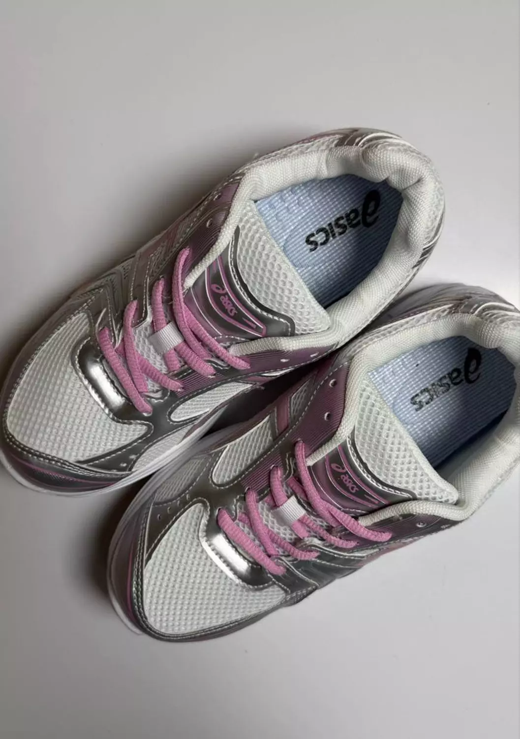 <p style="text-align: center"><strong>GEL Kayano in Hot Pink</strong></p>