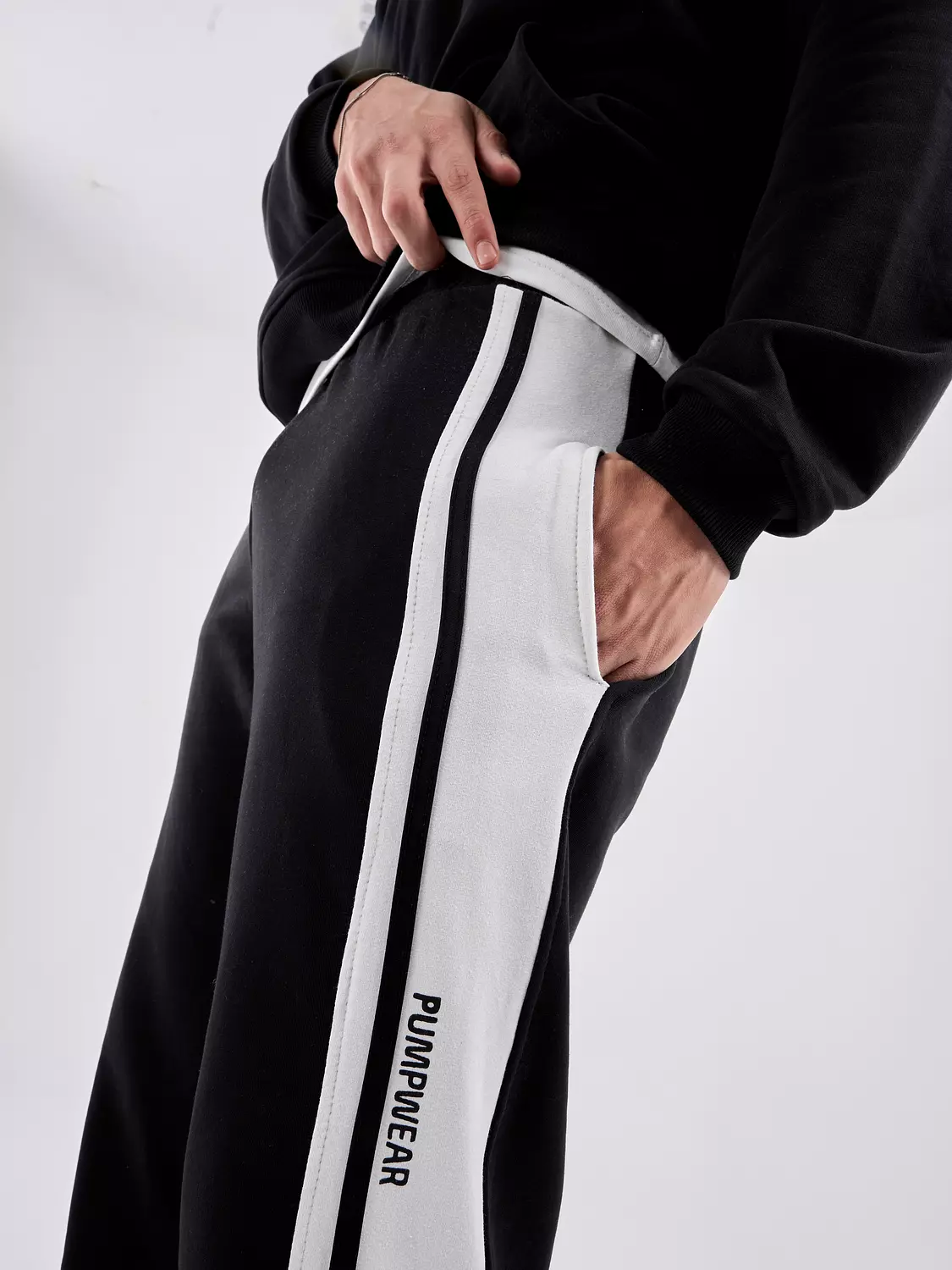ESSENTIAL STRIPE SWEATPANTS "black" 2