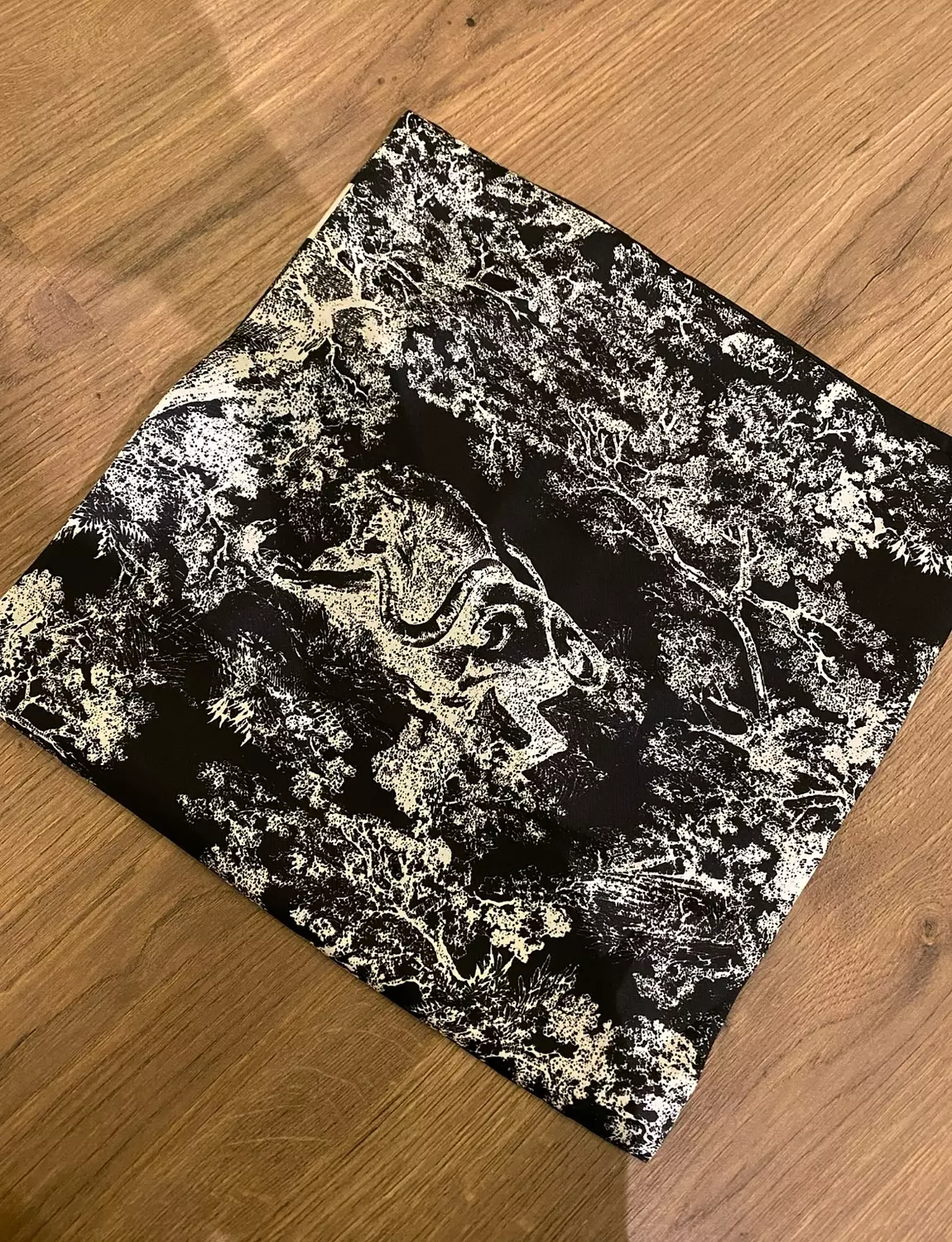 squar satan scarf 19