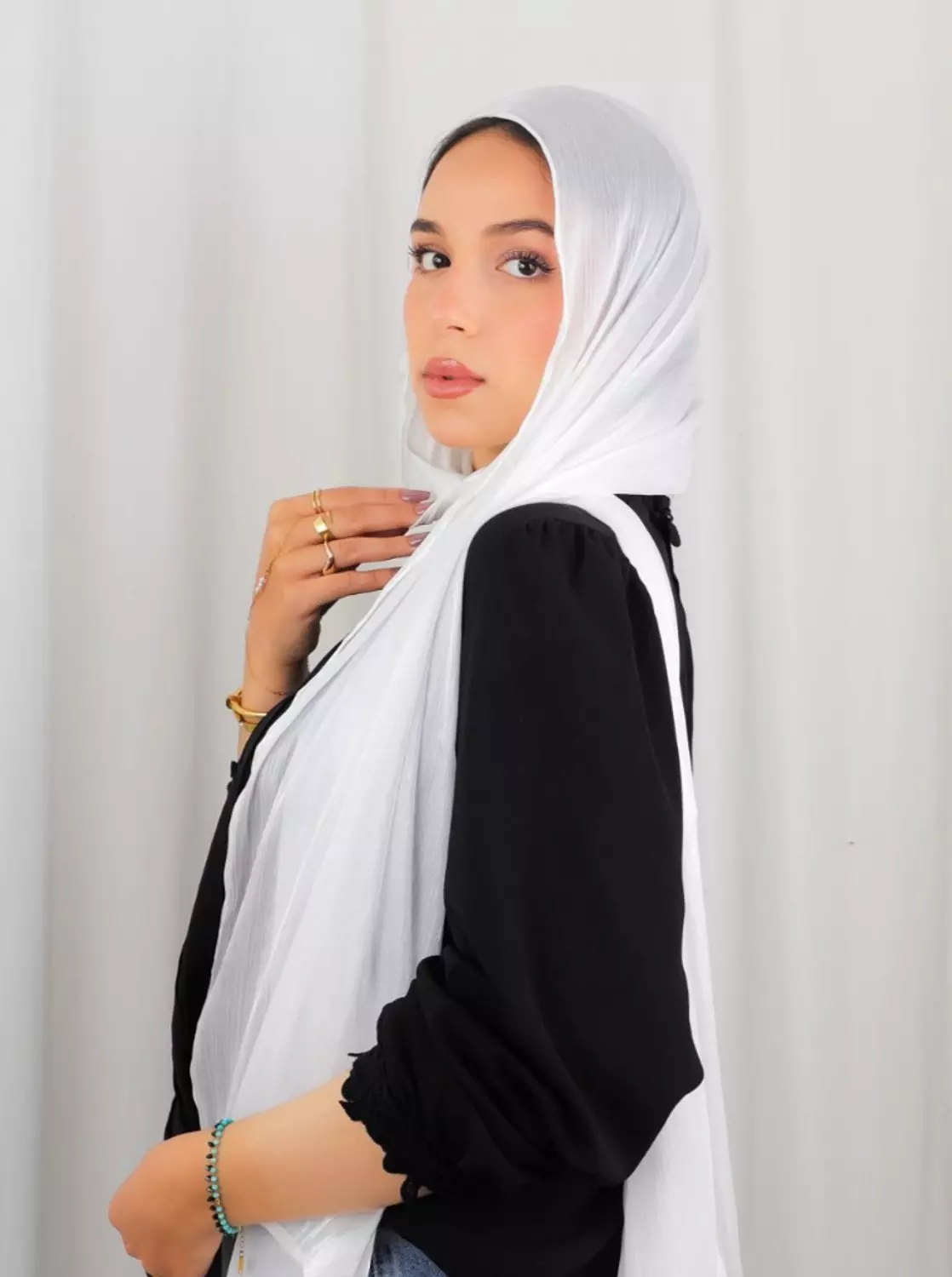 White 🤍 image