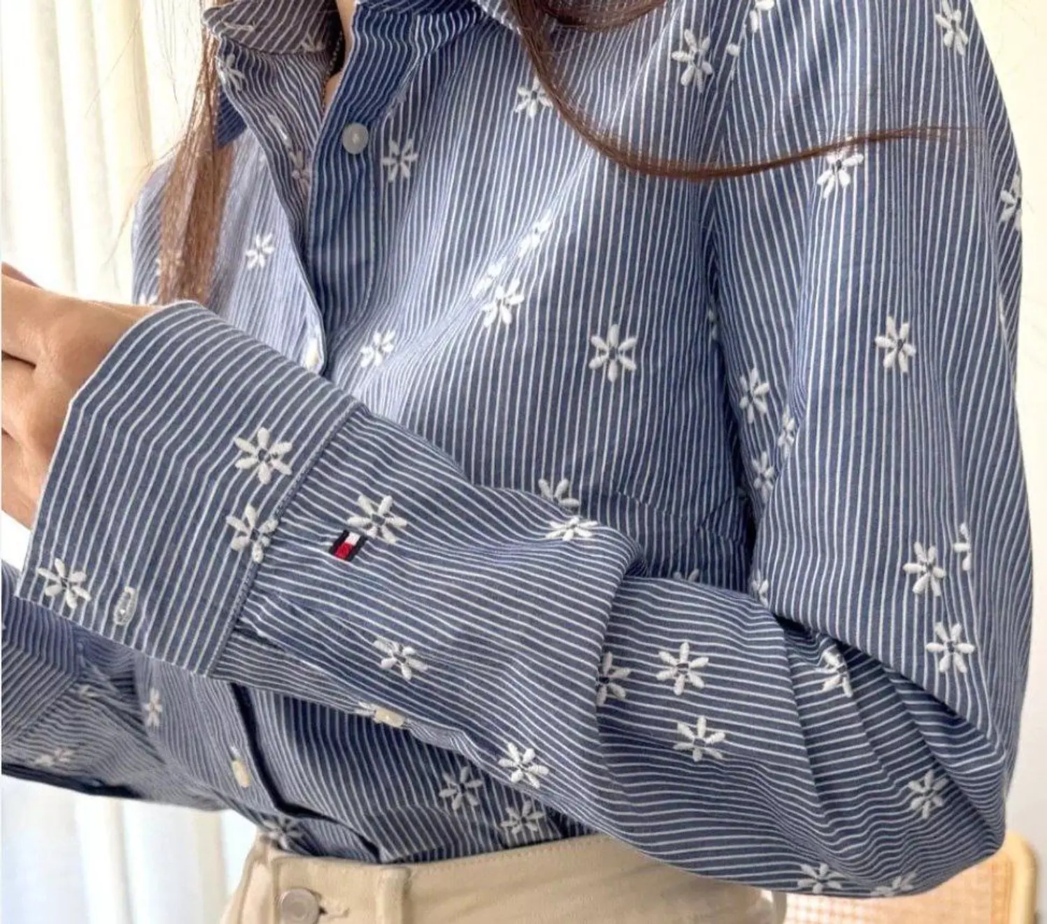 Tommy hifiger blue with white flowers blouse  image