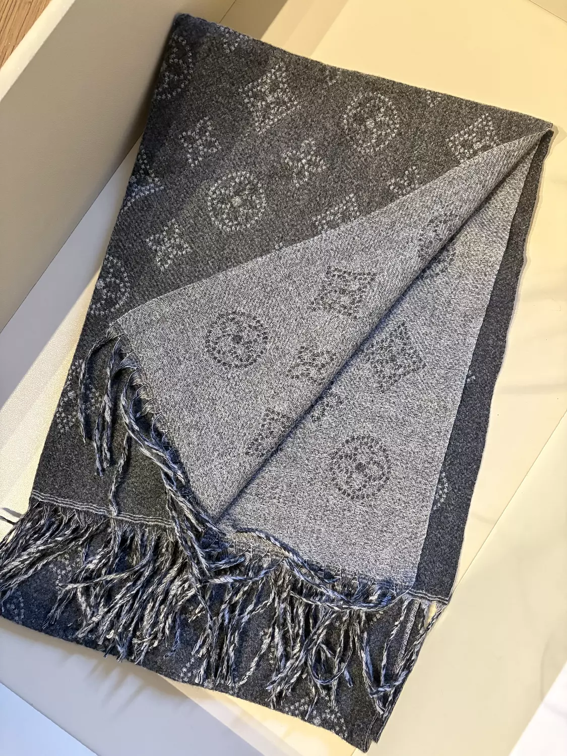 LV WOOL SHAWL 7