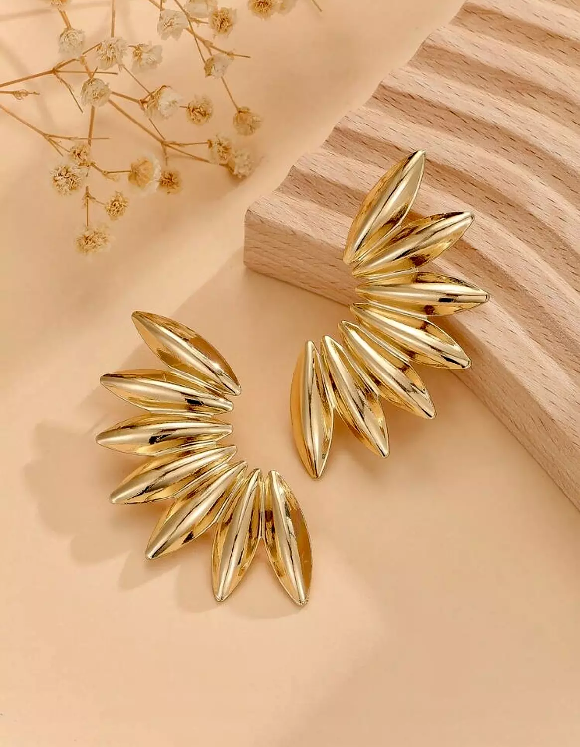 Half flower gold earring 1