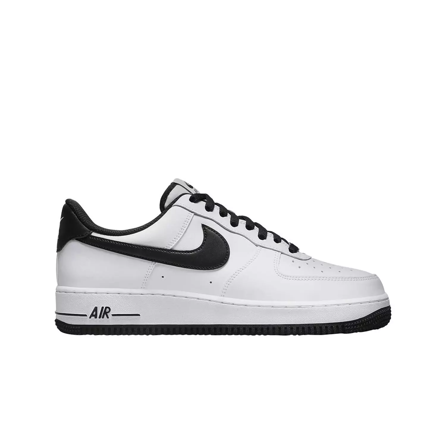 Nike Air Force 1 '07 in a classic "White/Black" image