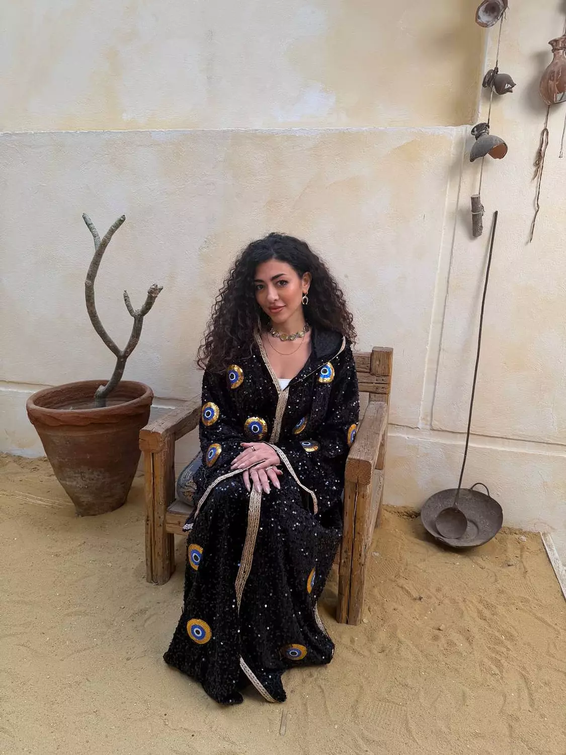 The glittery eyes abaya  1