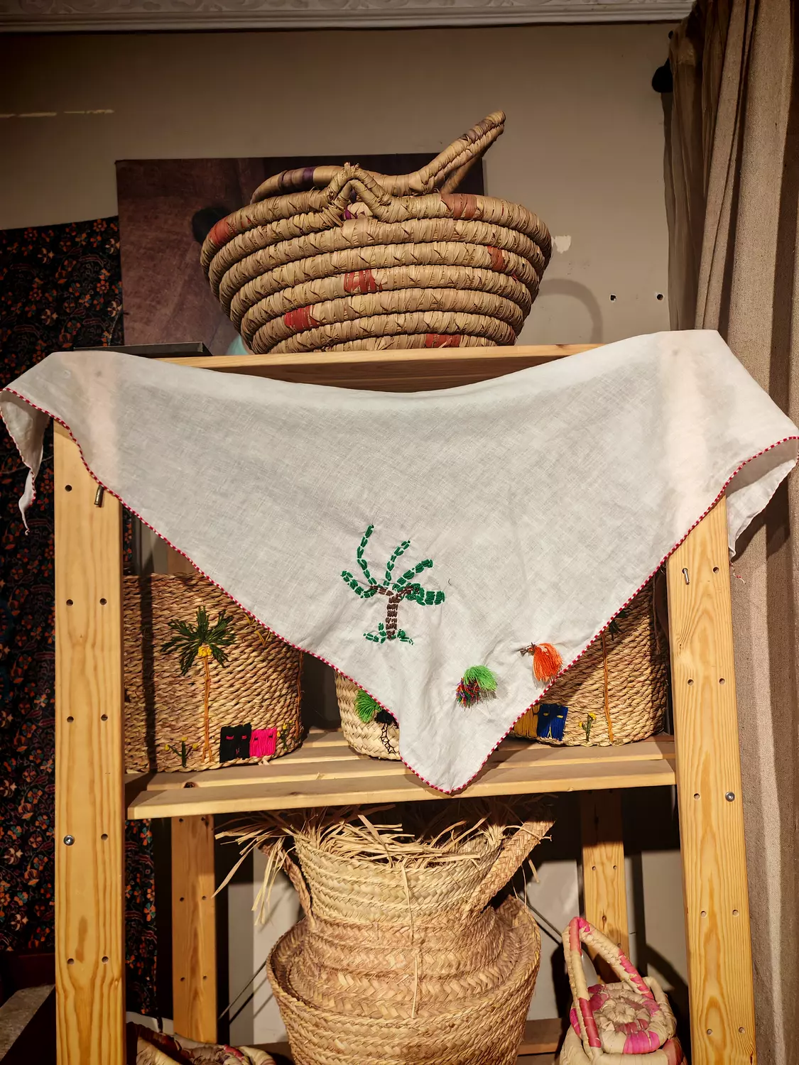 White siwi shawl image