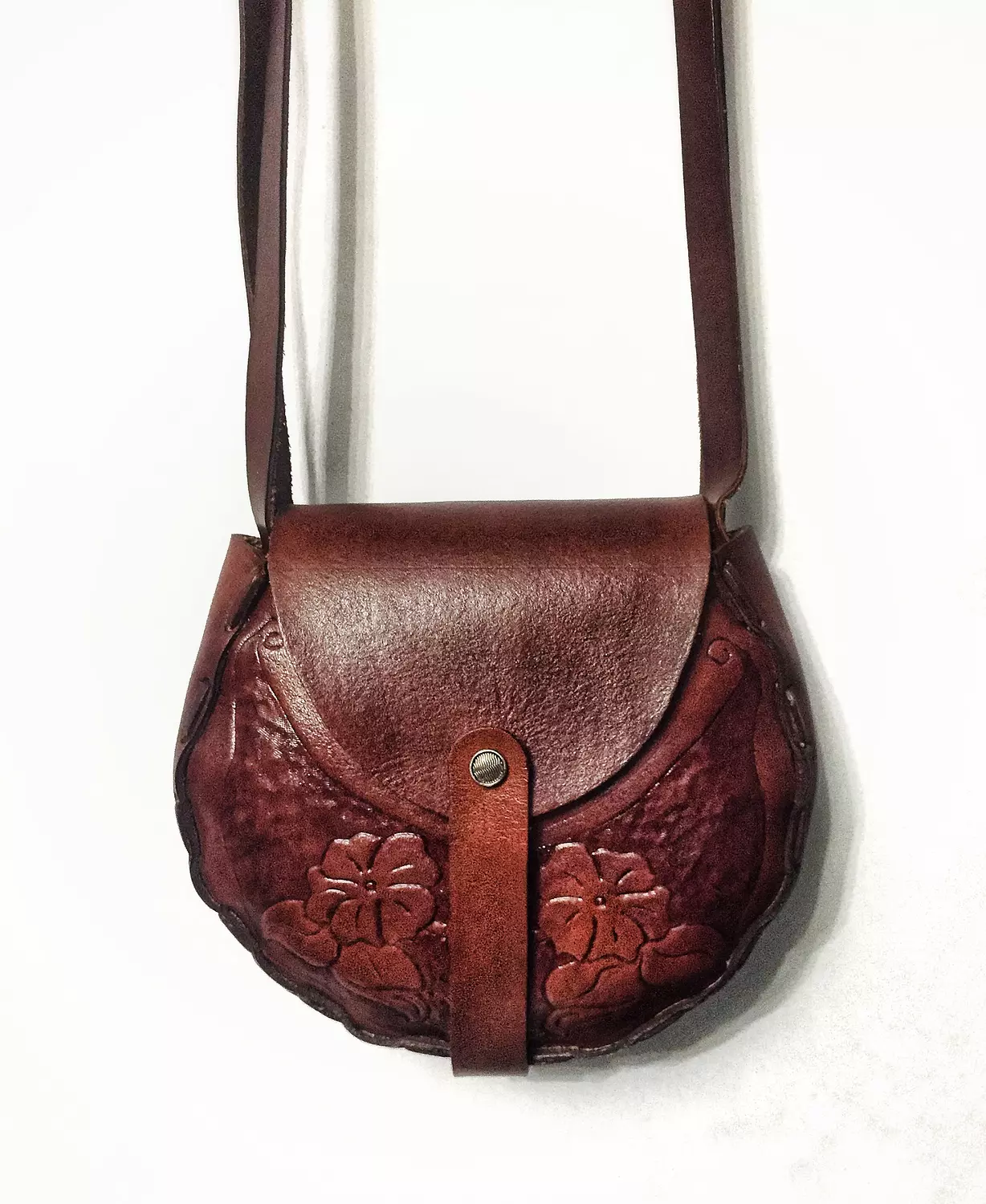 Art Nouveau bloom round leather bag with rotating strap  5