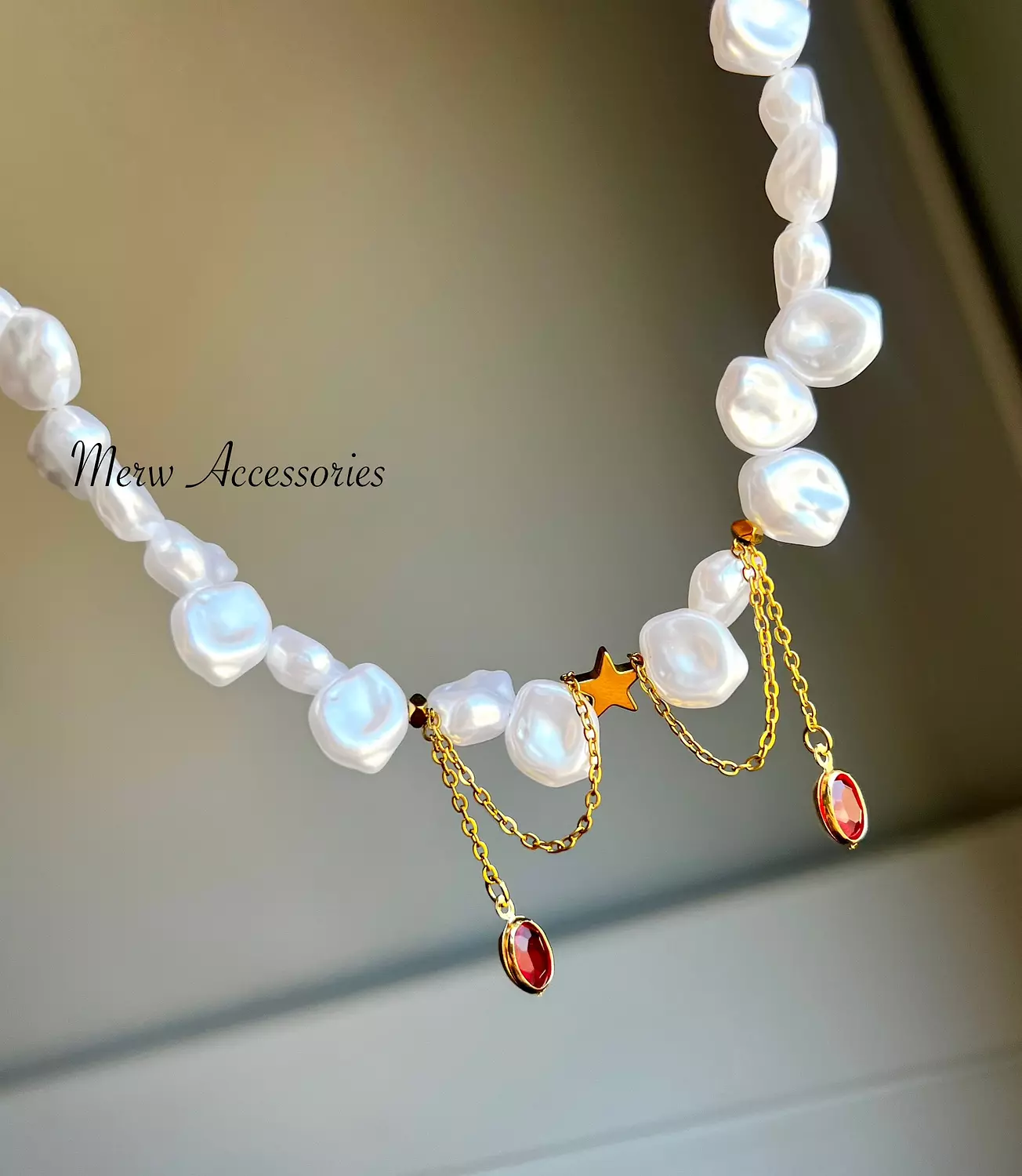 Red stones chocker image