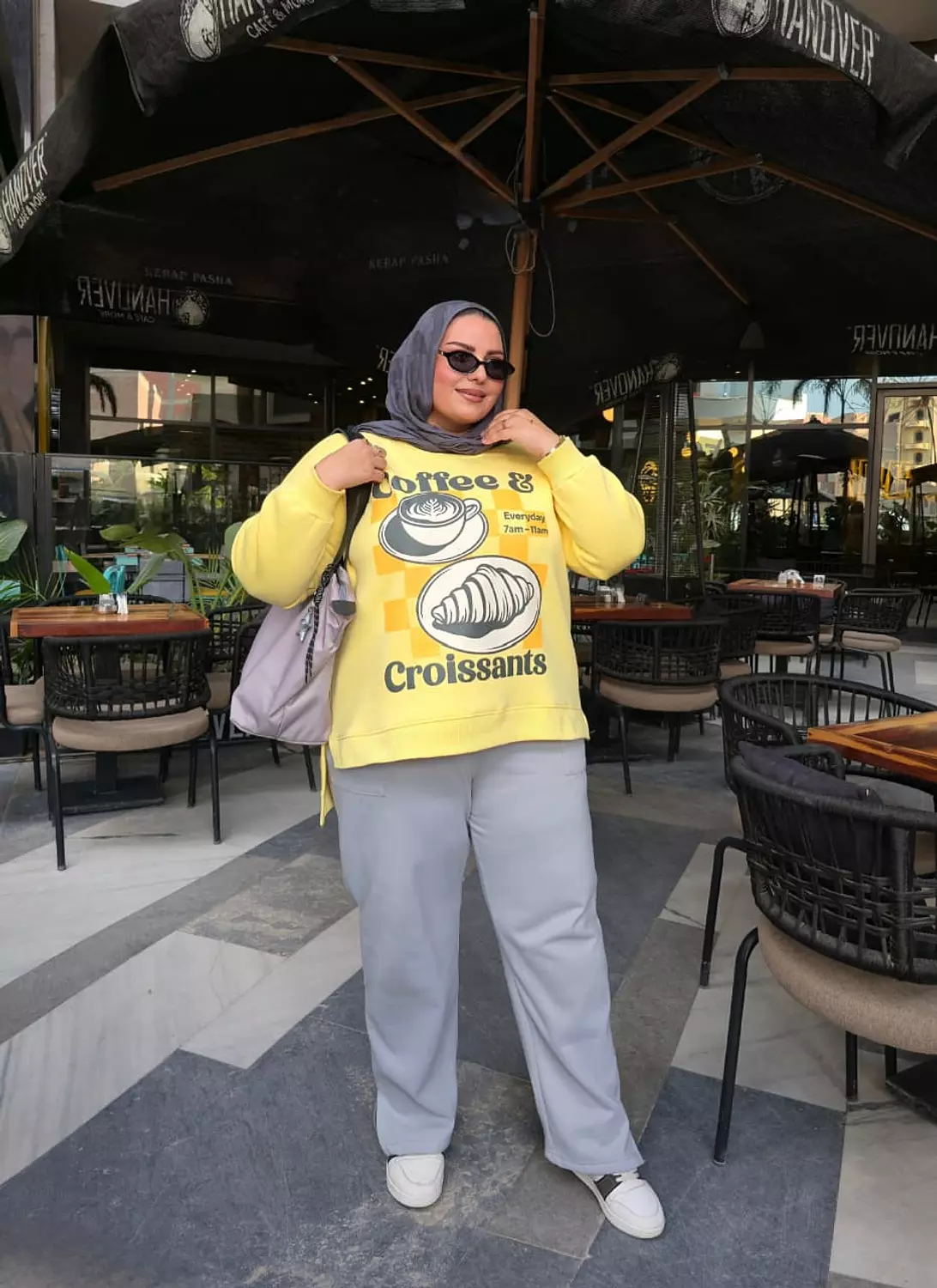 The crew neck in butter yellow 2