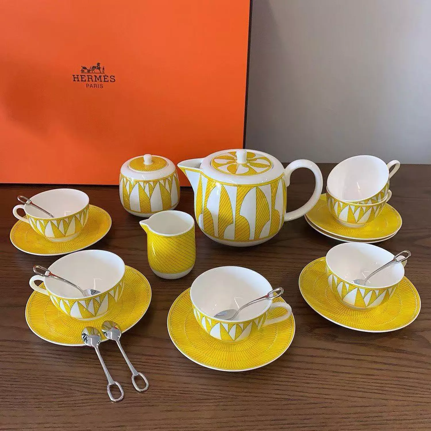 Hermès Soleil d'Hermès porcelain tea set in a bright yellow and white pattern 8