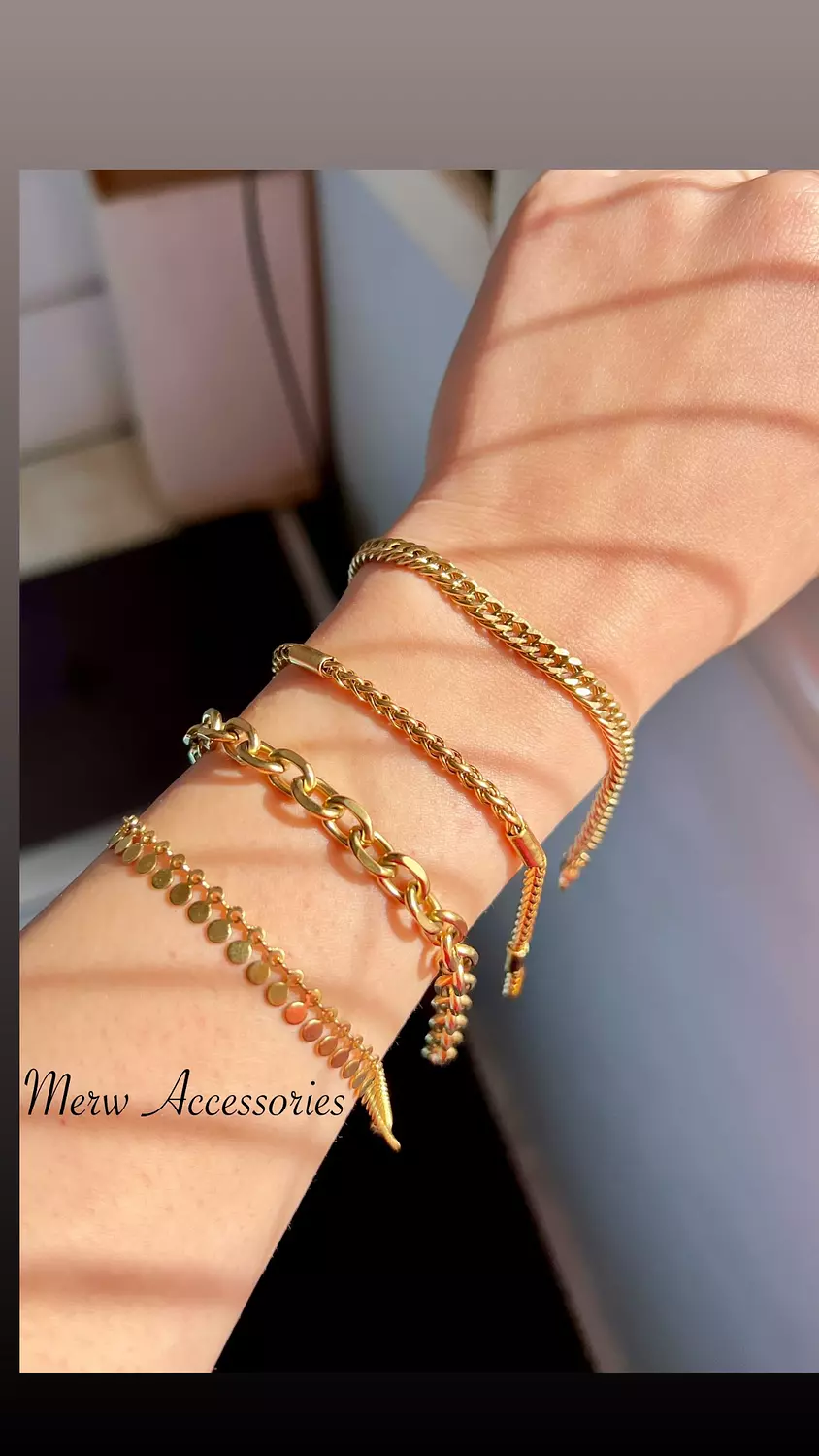 Elegant grommet bracelet  1