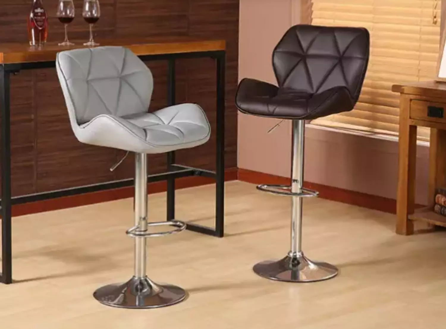 كرسي بار جلد تطريز مثلثات اسود 4