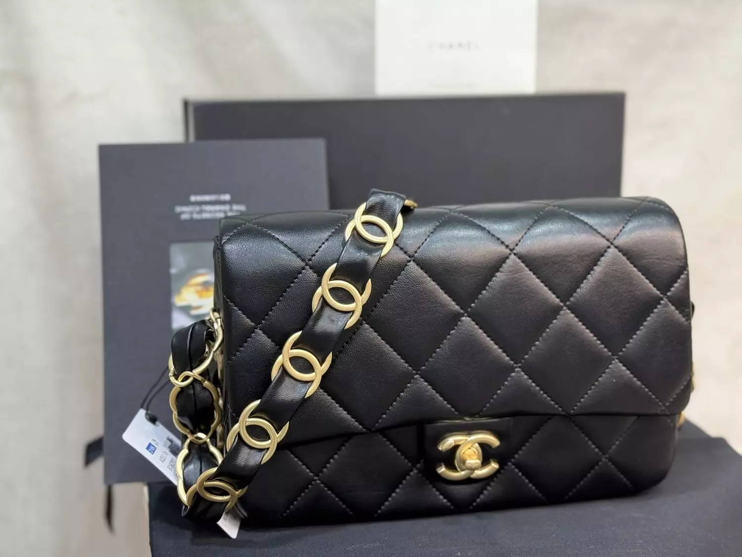 Chanel shoulder bag image
