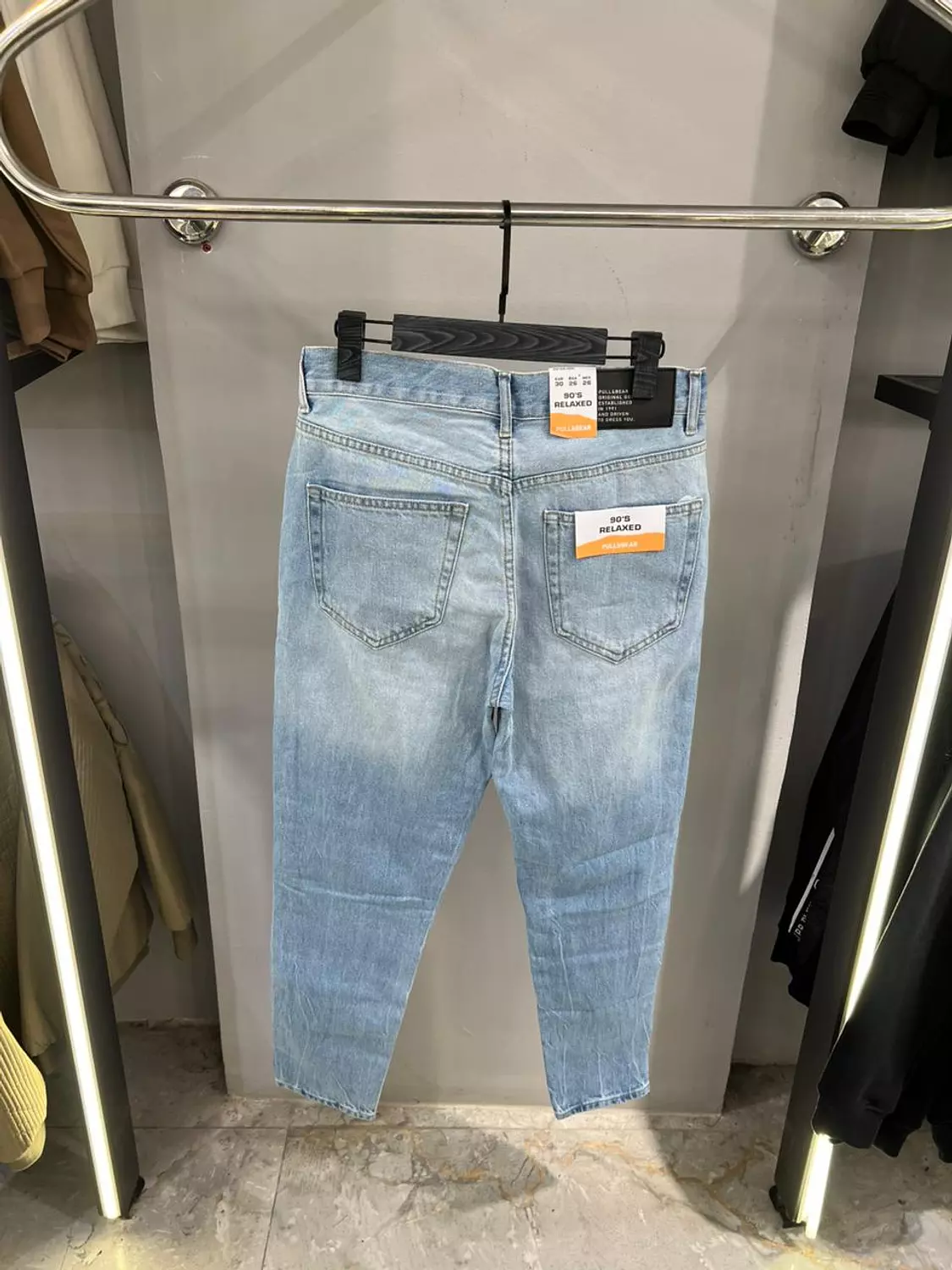 PULL & BEAR RELAXED FIT JEANS 9