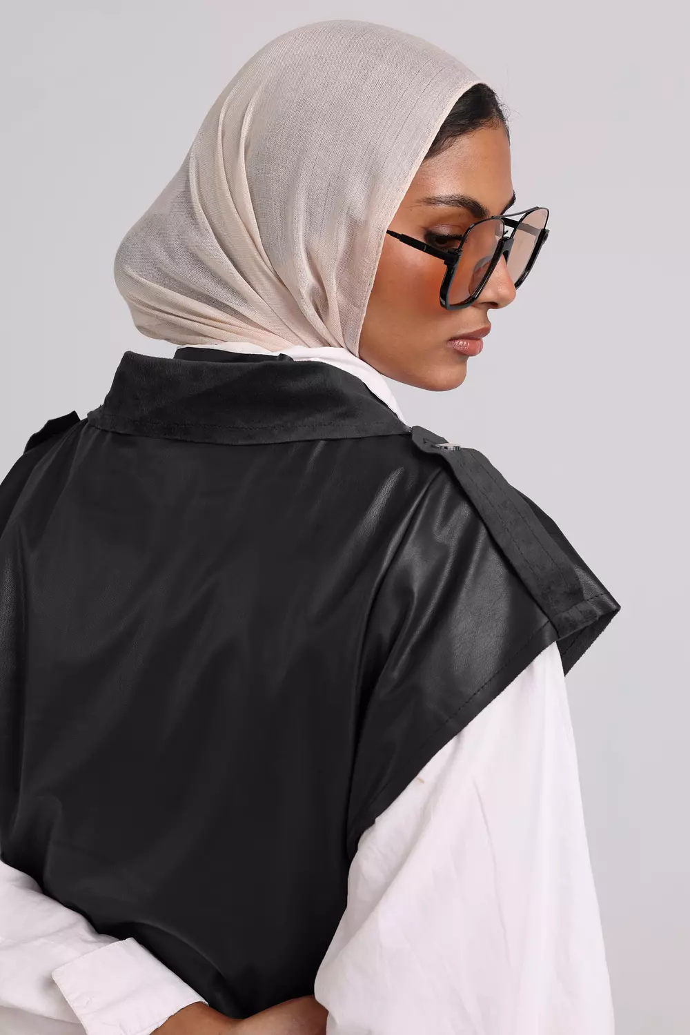 Vellum-Vest "Black" 2