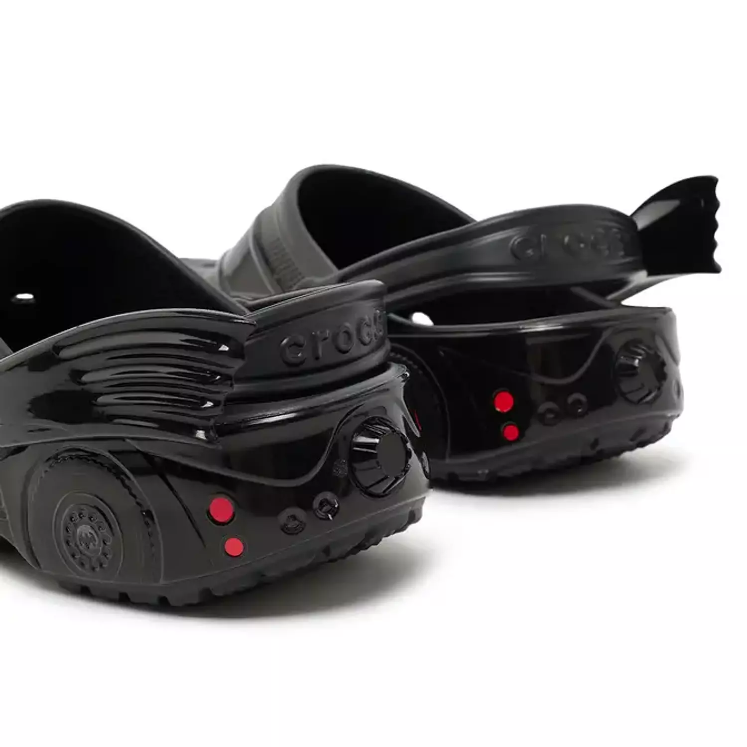  Crocs Batman Clog  1