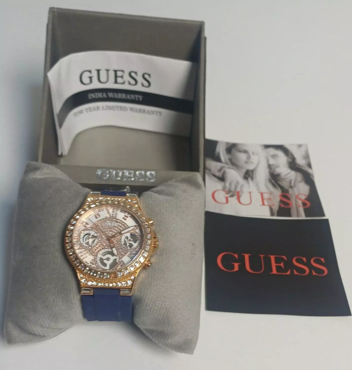 GUESS Women's Fashion Watch 4