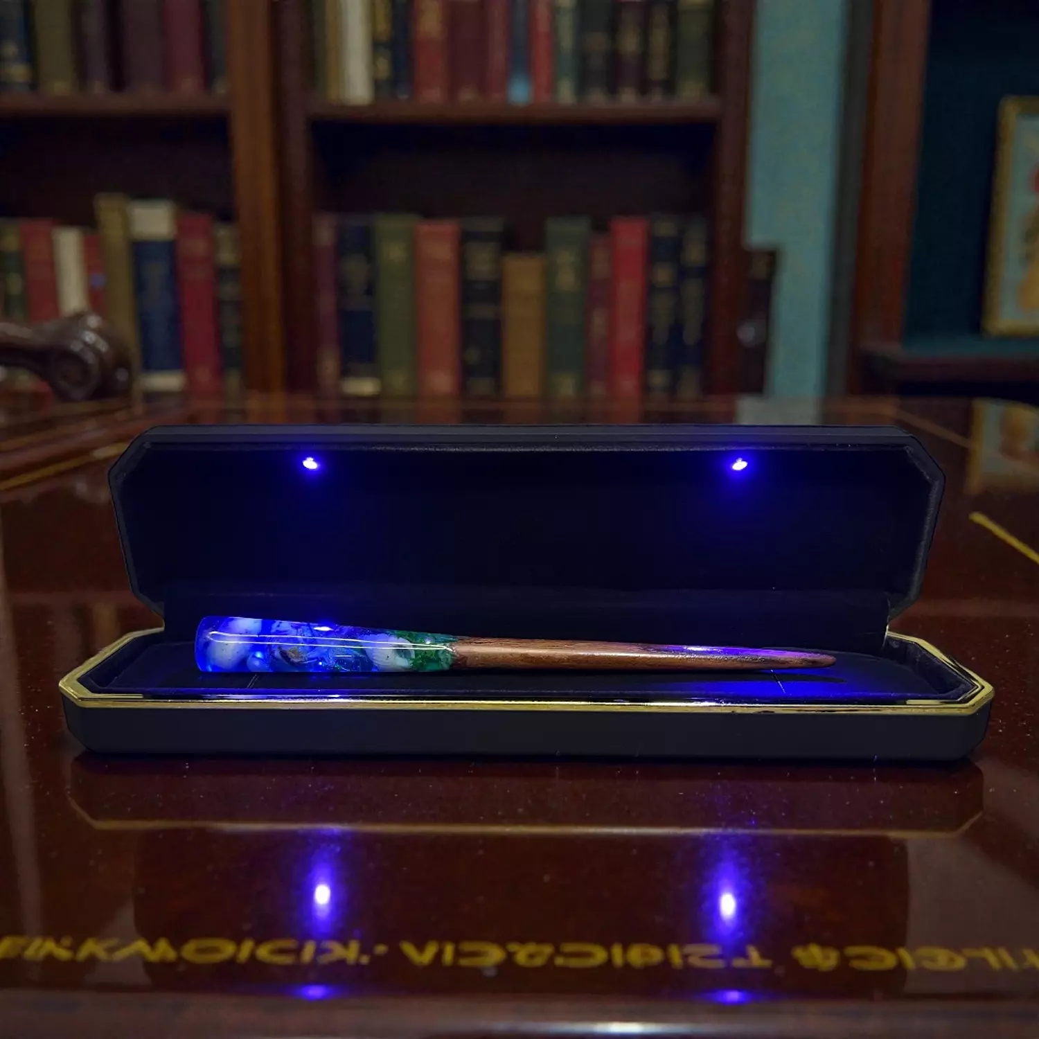 Seastra Hair Stick + Led Box hover image