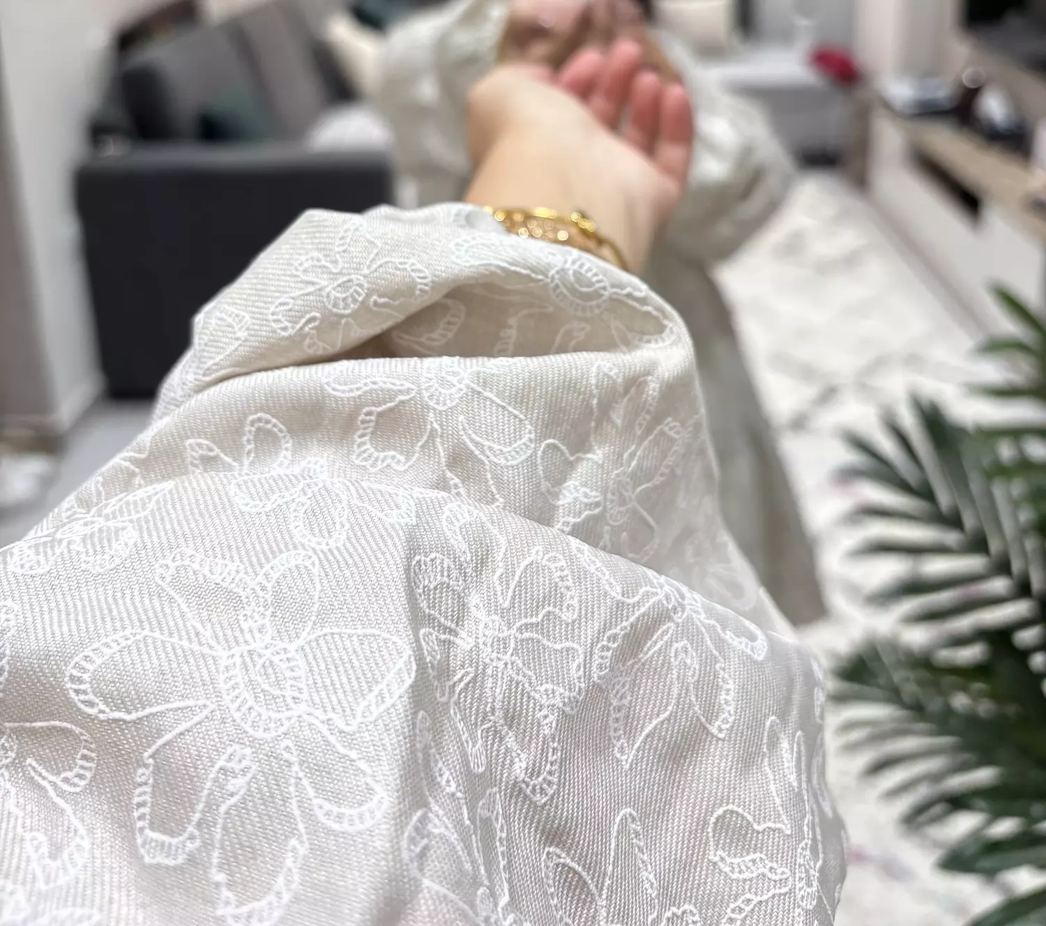 Ruffled Floral Blouse 🤍 6