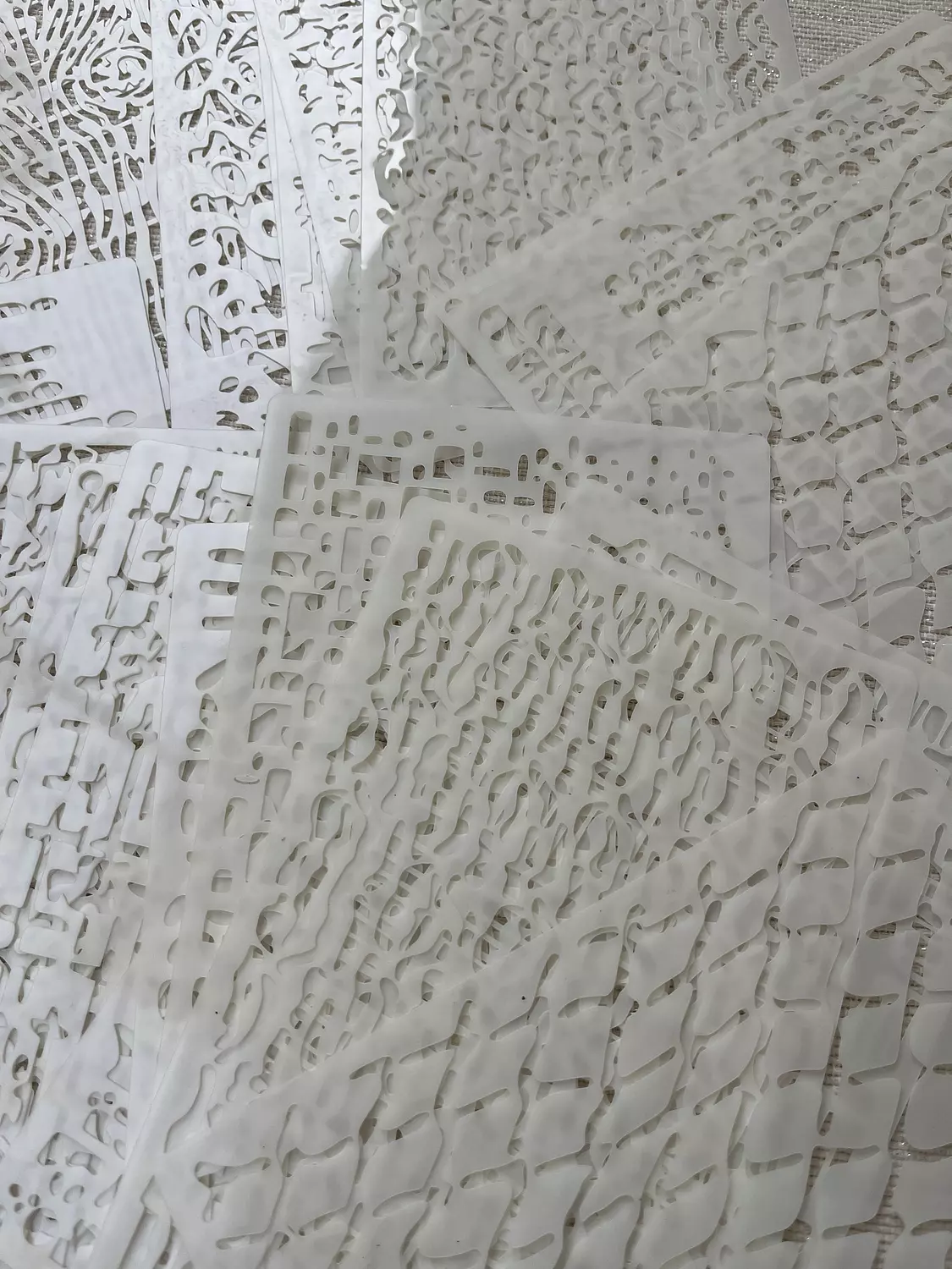 <h1 style="text-align: center">ستنسيل </h1>