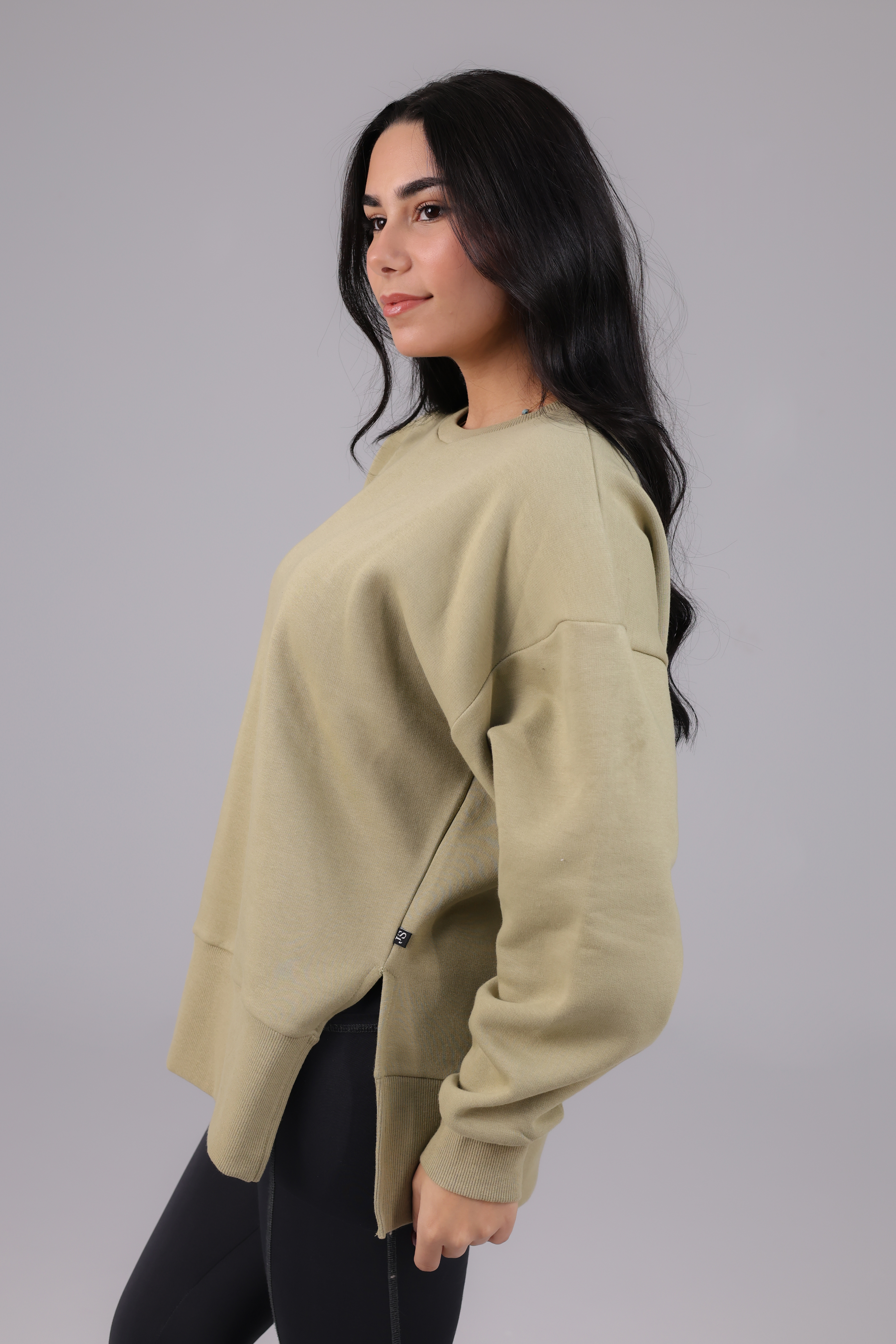 <p style="text-align: center"><span style="color: rgb(119, 137, 171)">Side-Slit</span></p><p style="text-align: center"><span style="color: rgb(119, 137, 171)">Crew-Neck</span></p>