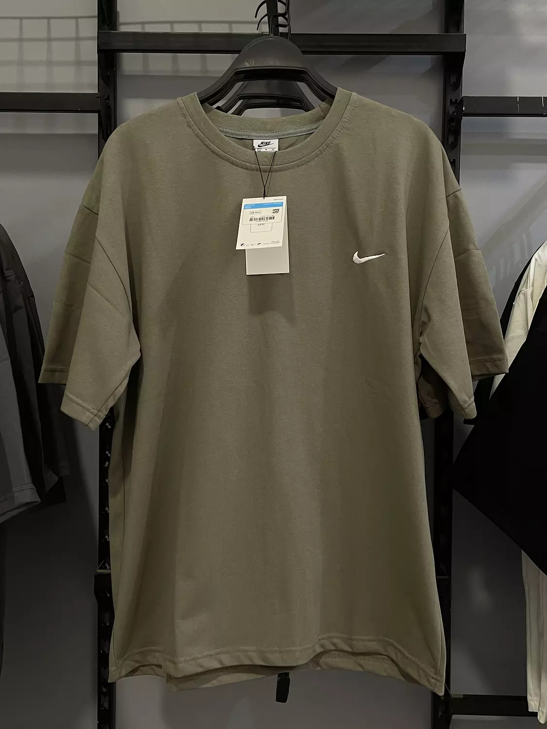 T-shirt nike oversize olive unsix image