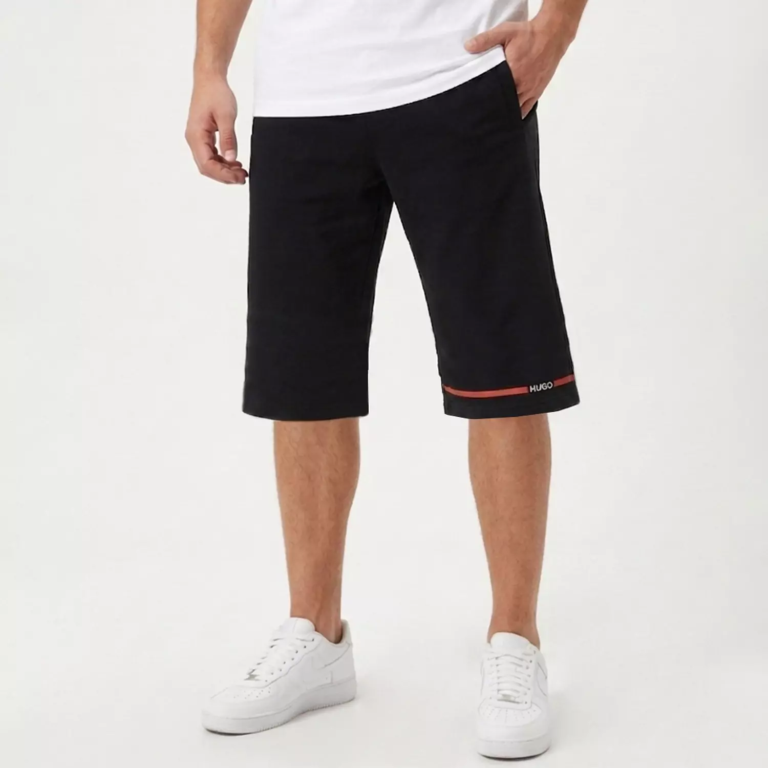 Short Hugo Red Line image