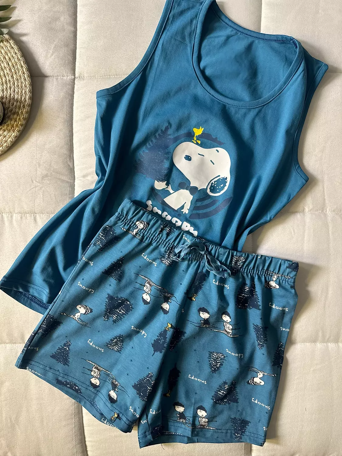 Snopy shorts hover image